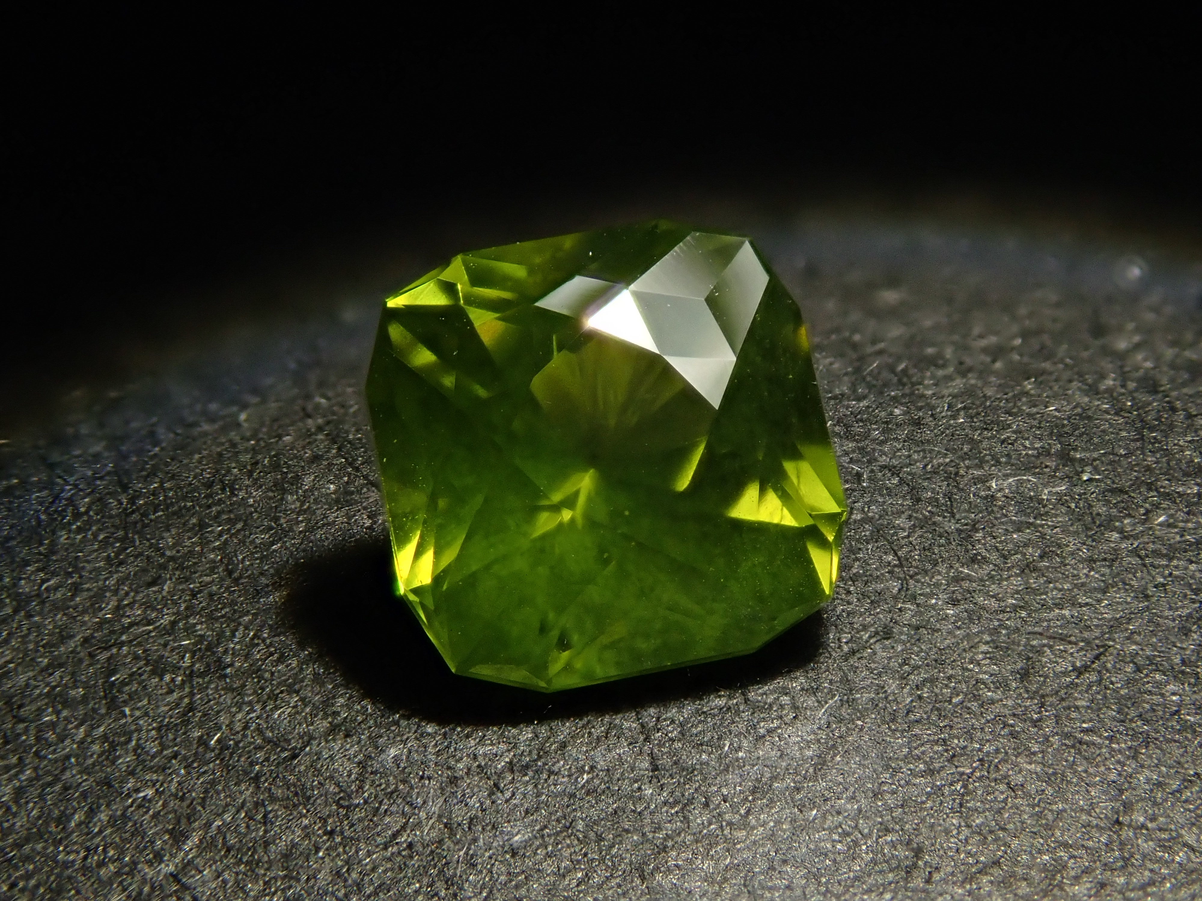 【2/6 22時販売】ケニア産アイドクレース 0.650ctルース