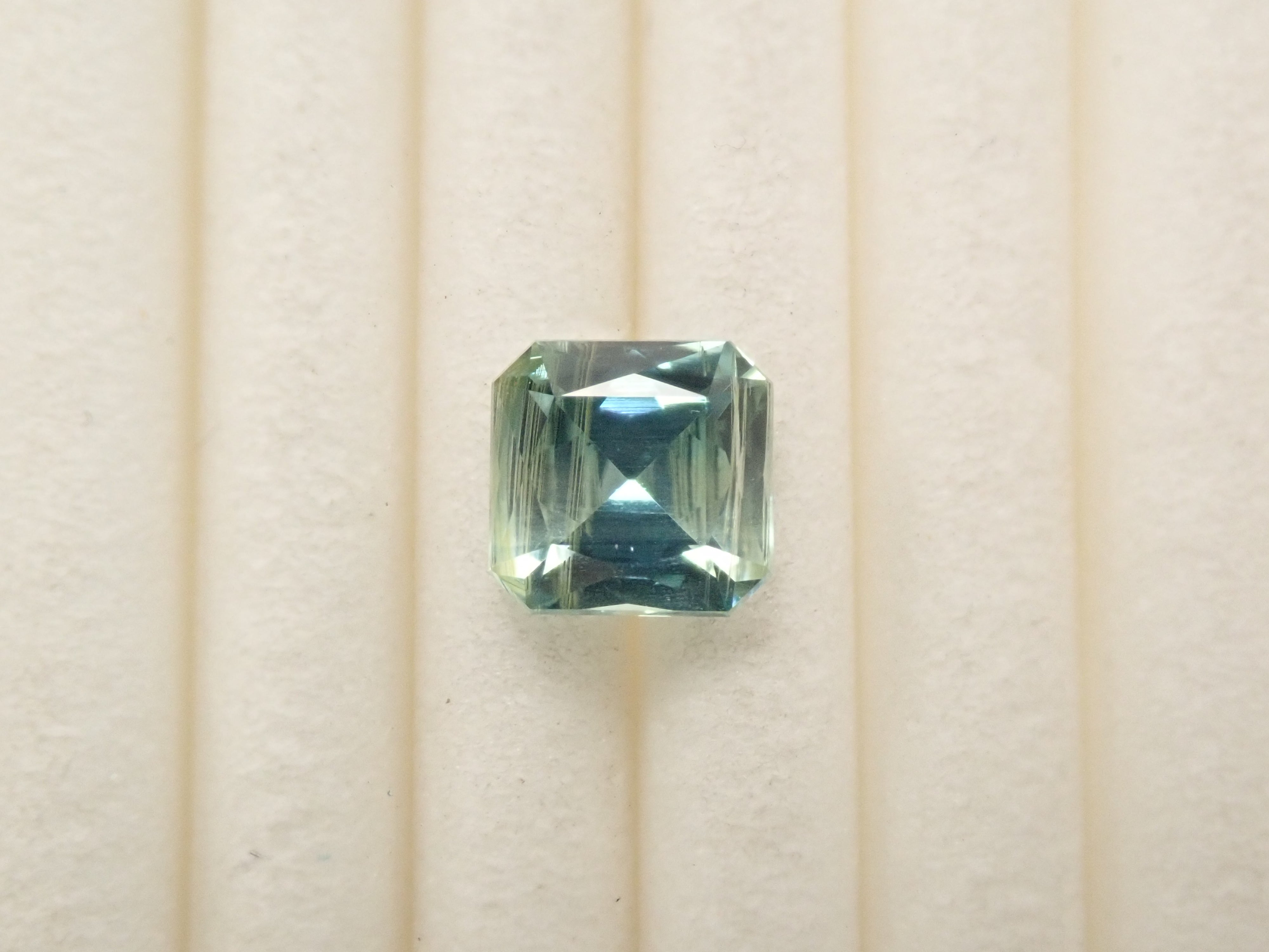 【2/6 22時販売】ネパール産バイカラーカイヤナイト 0.742ctルース