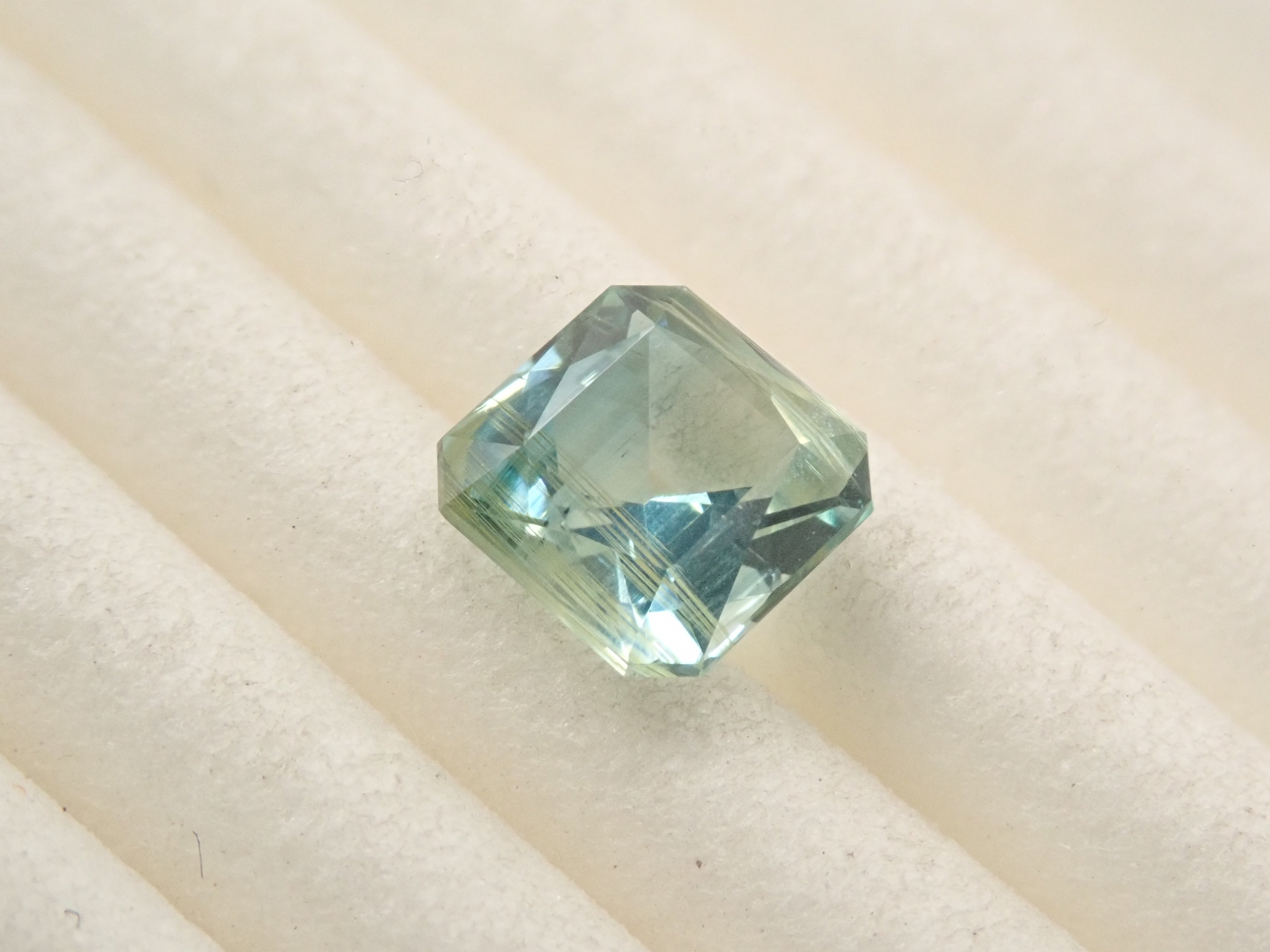 【2/6 22時販売】ネパール産バイカラーカイヤナイト 0.742ctルース