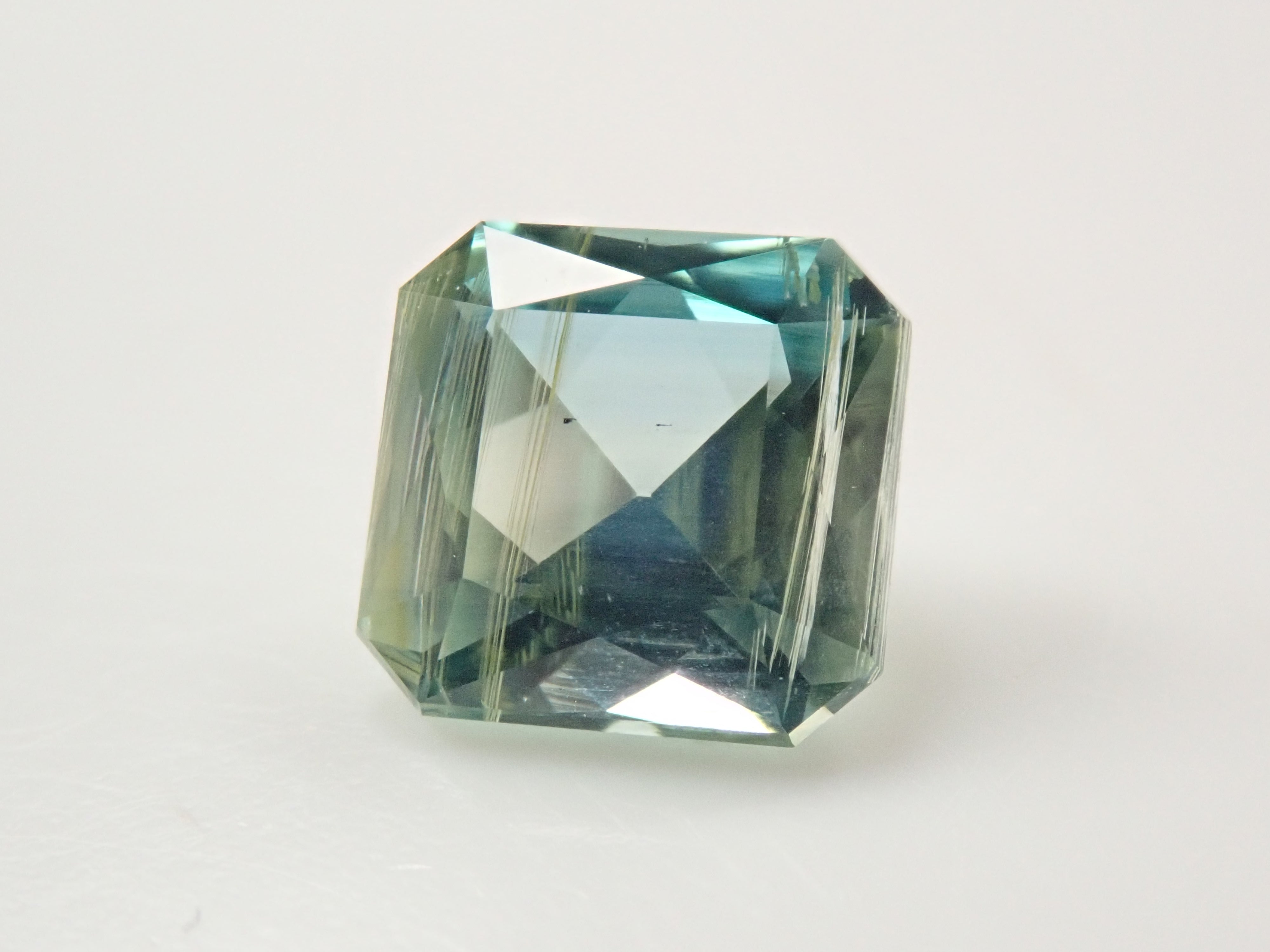 【2/6 22時販売】ネパール産バイカラーカイヤナイト 0.742ctルース