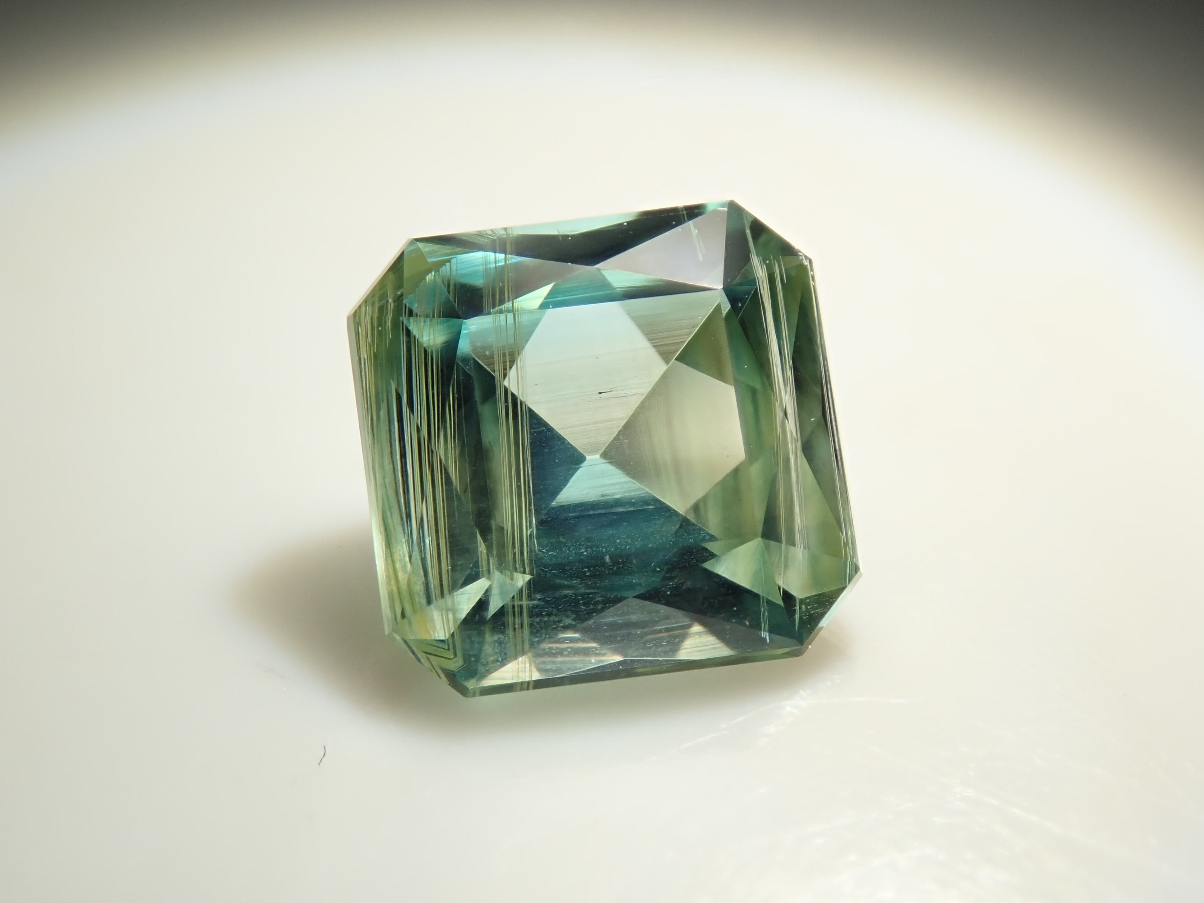 【2/6 22時販売】ネパール産バイカラーカイヤナイト 0.742ctルース