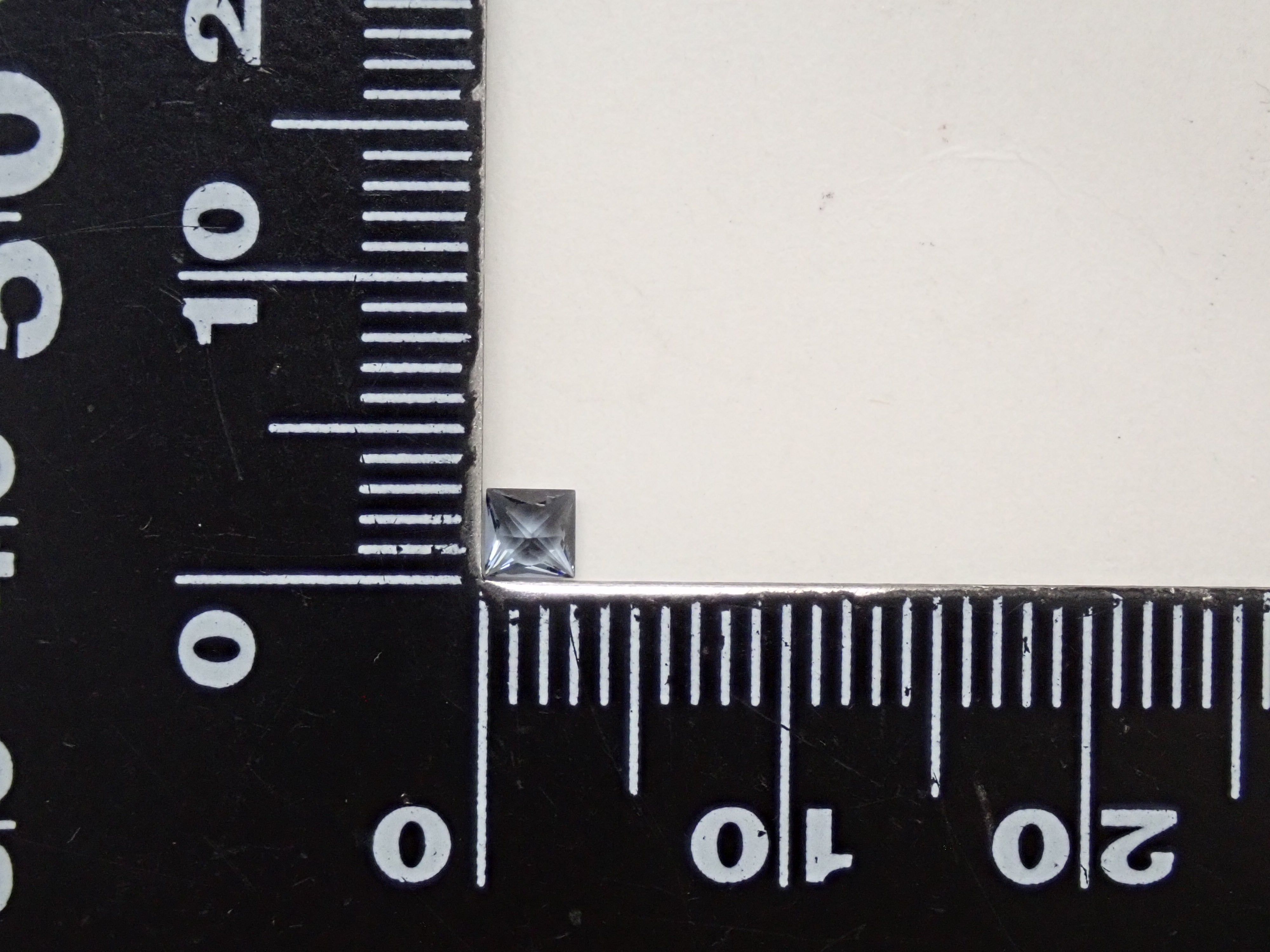 タンザニア産スピネル 0.165ctルース