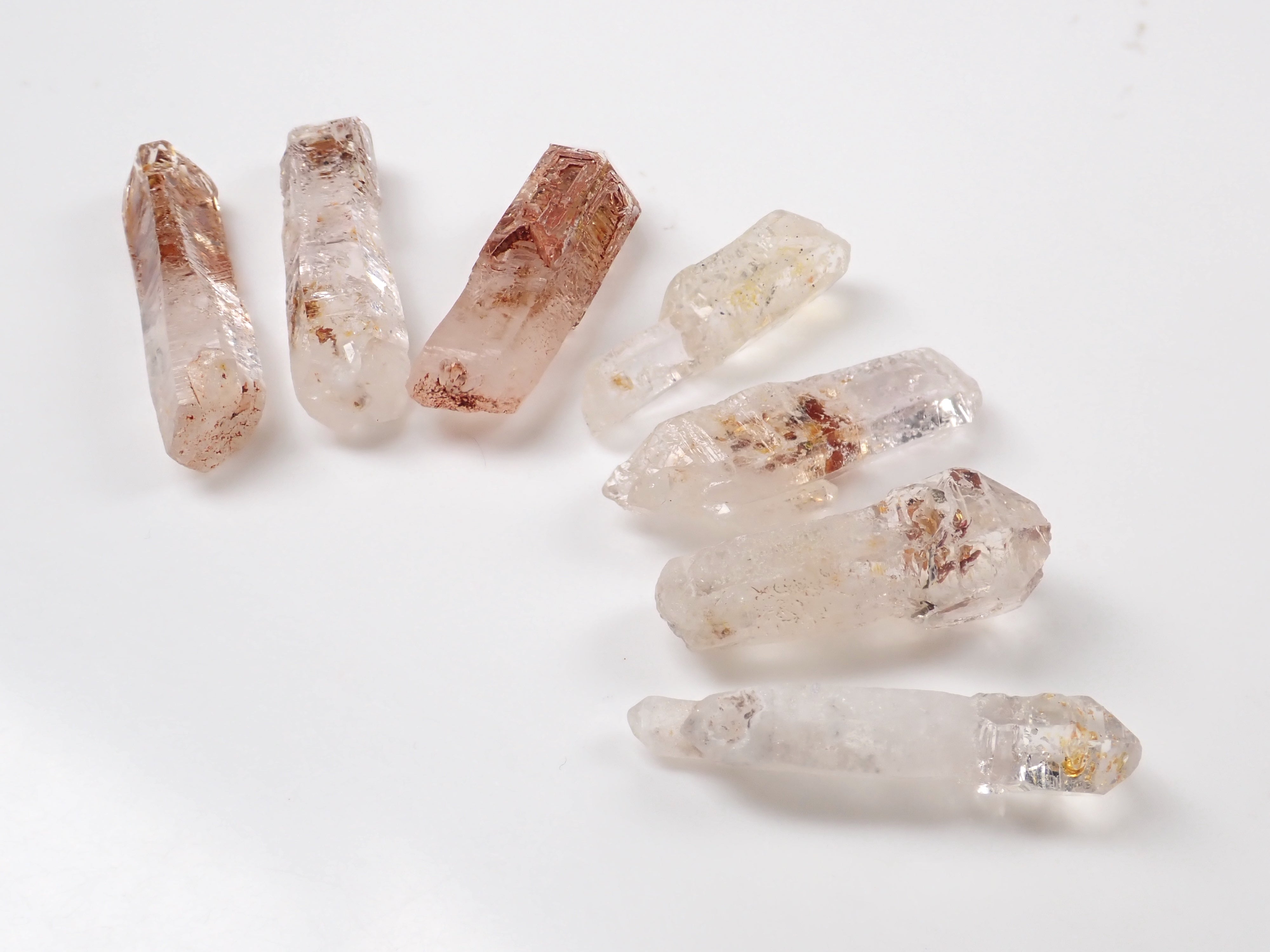 マダガスカル産オイルインクォーツ1石ルース(近年発見の新しい産地,平均28ct)《複数購入割引有》
