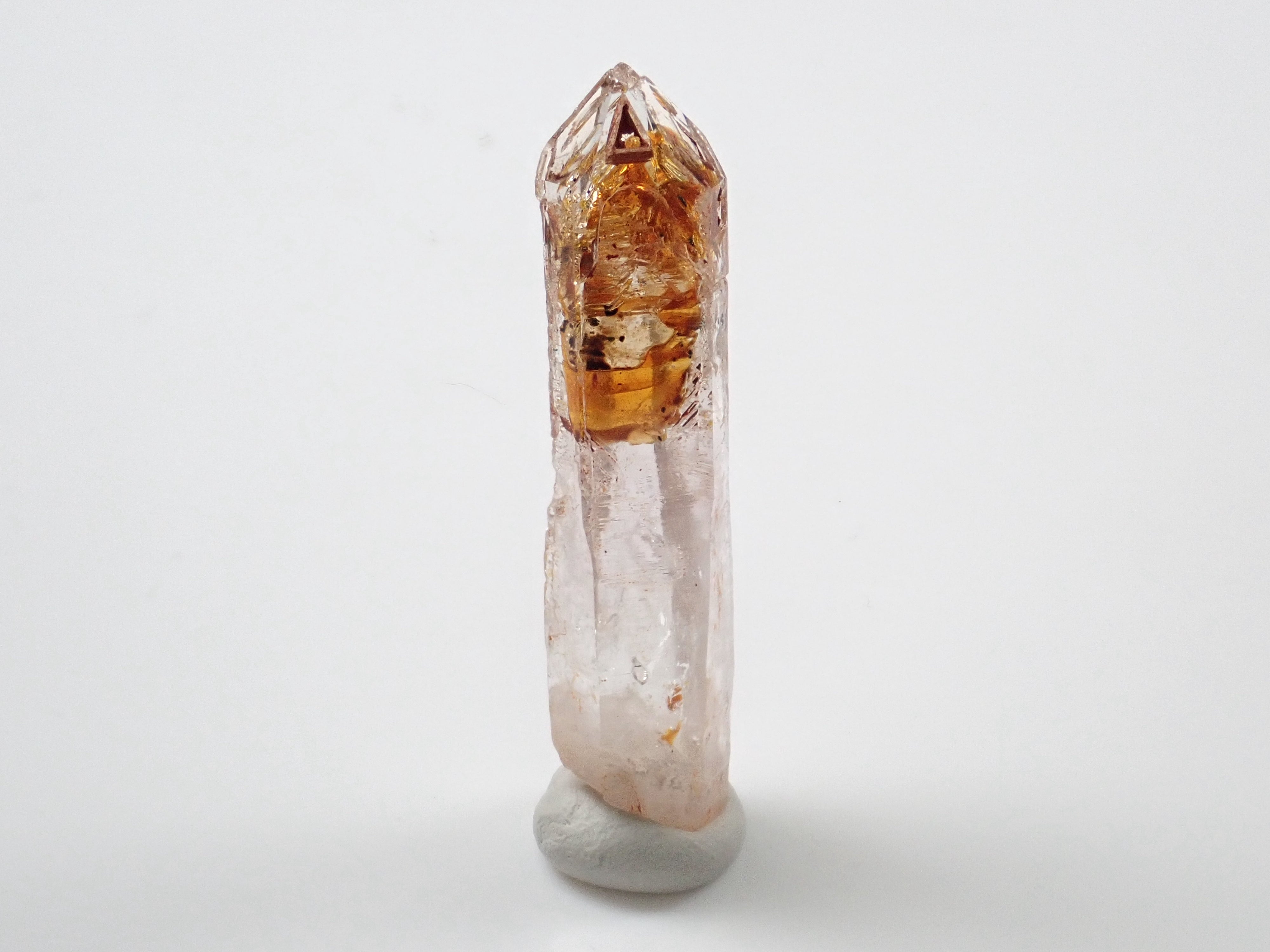 マダガスカル産オイルインクォーツ1石ルース(近年発見の新しい産地,平均28ct)《複数購入割引有》