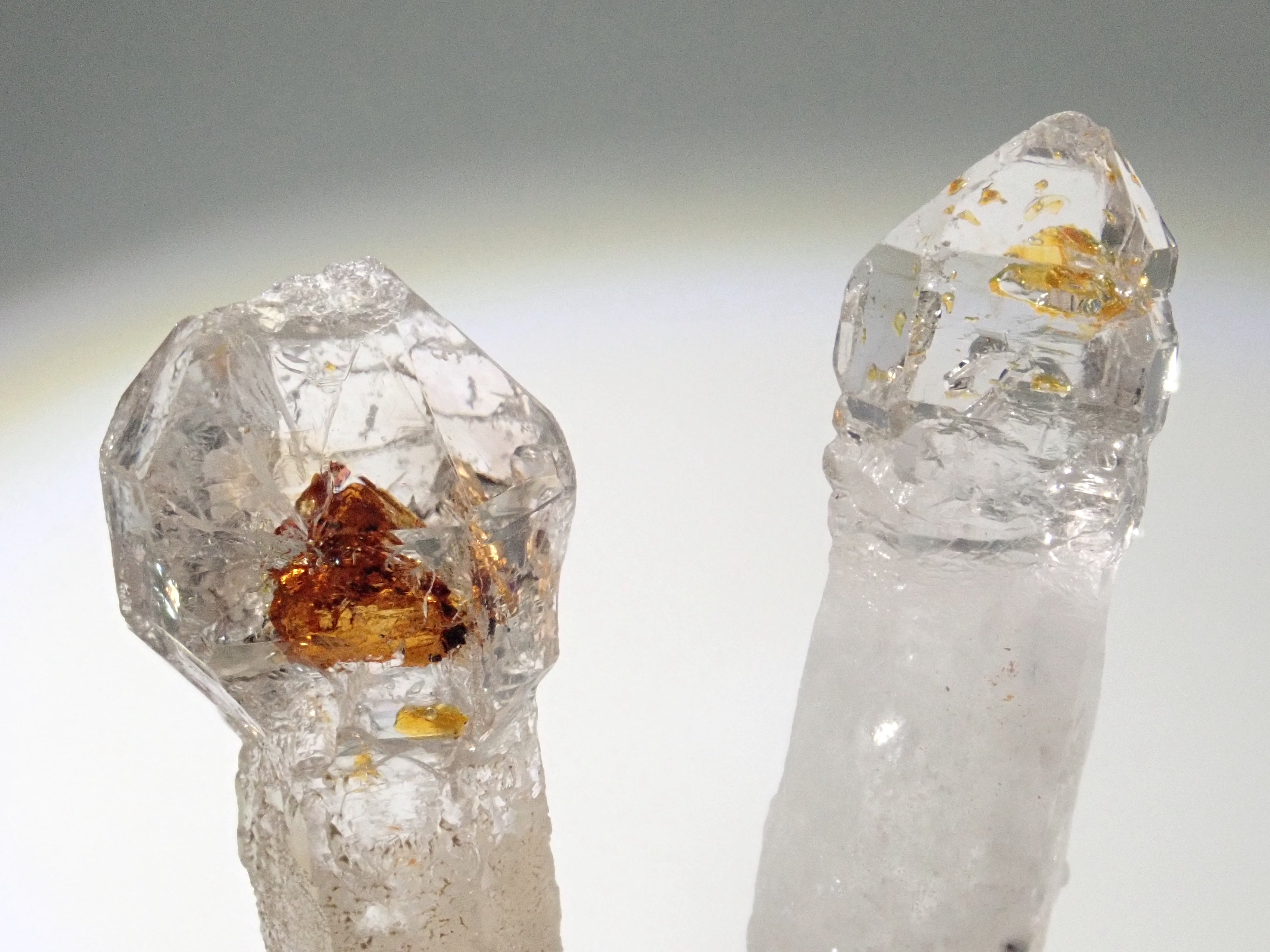 マダガスカル産オイルインクォーツ1石ルース(近年発見の新しい産地,平均28ct)《複数購入割引有》