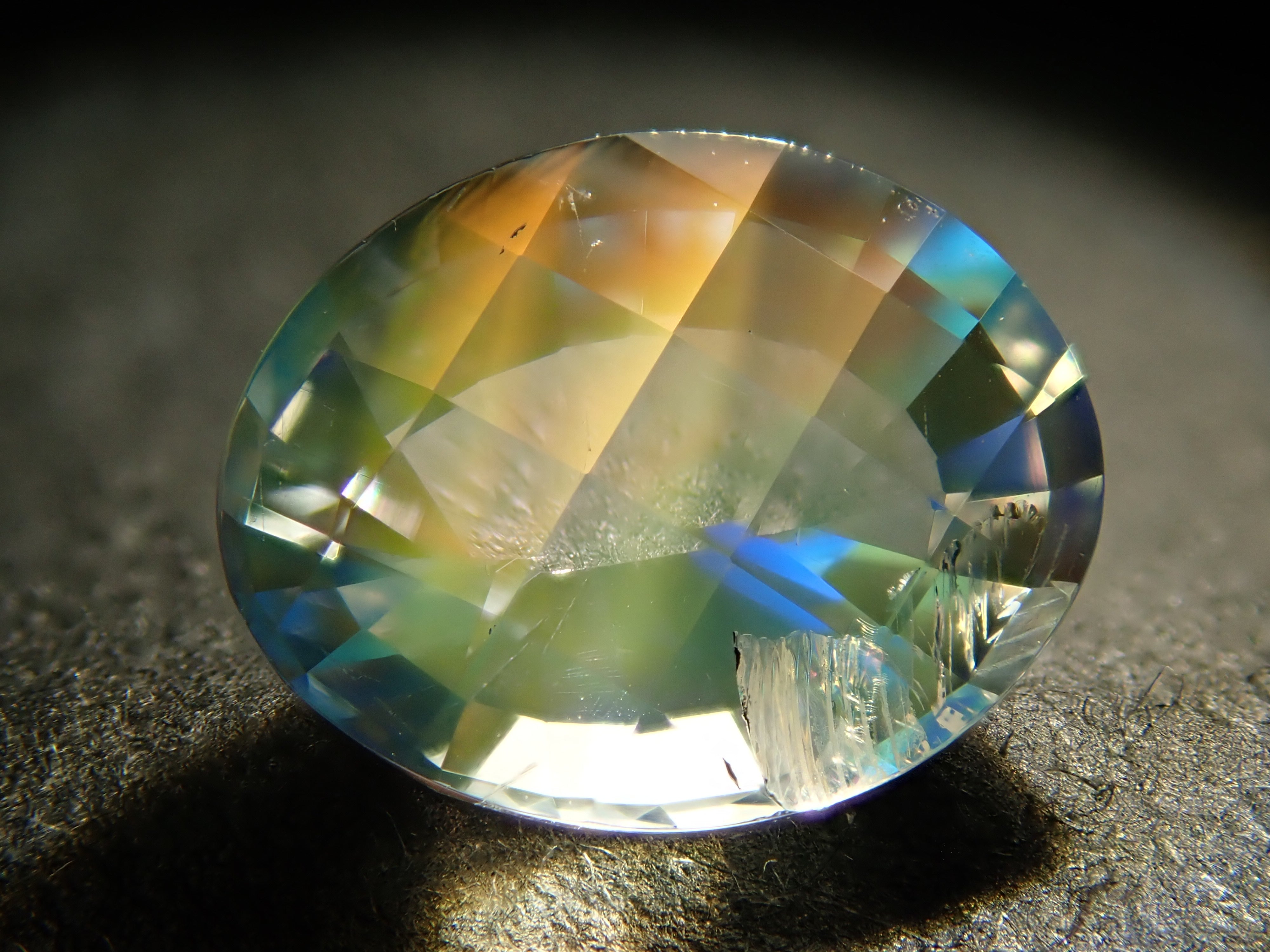 タンザニア産アンデシン・ラブラドライト(通称名 レインボームーンストーン) 0.928ctルース