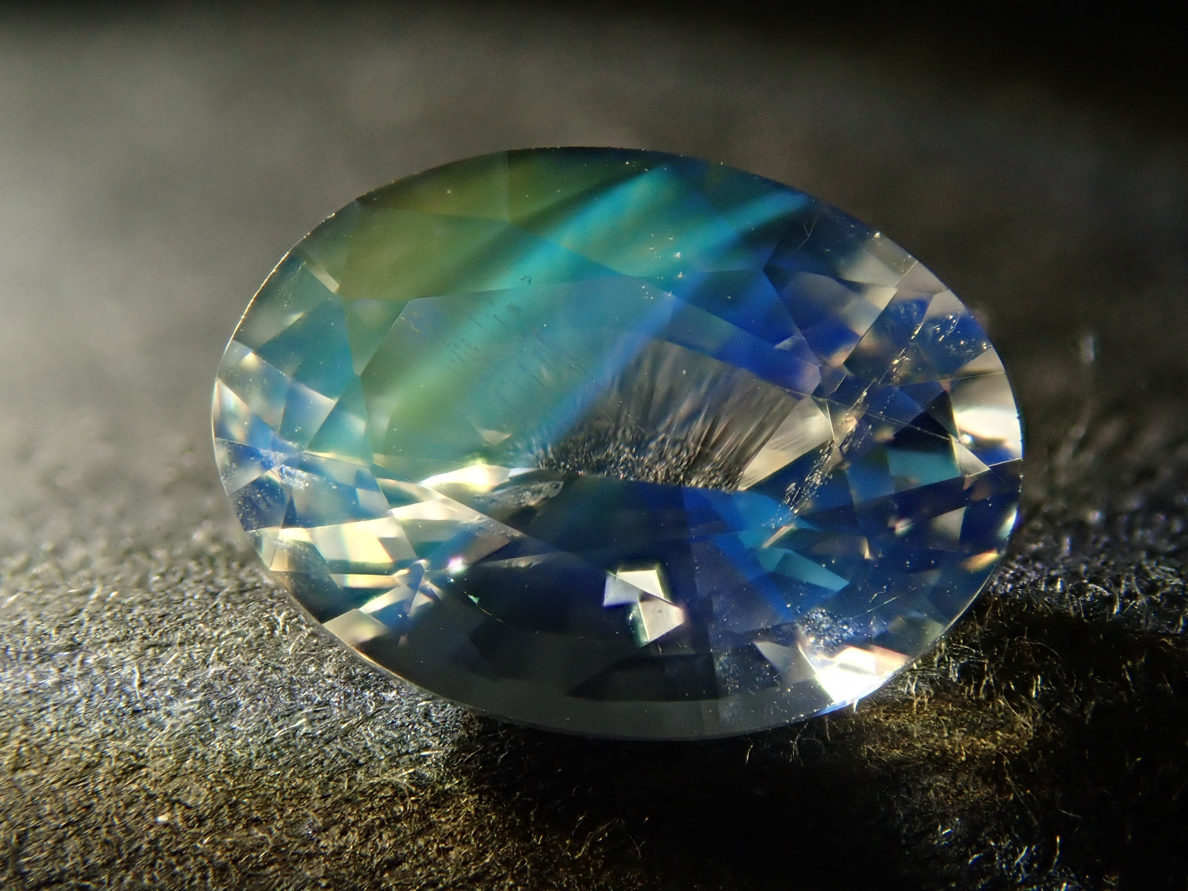 タンザニア産アンデシン・ラブラドライト(通称名 レインボームーンストーン) 1.026ctルース