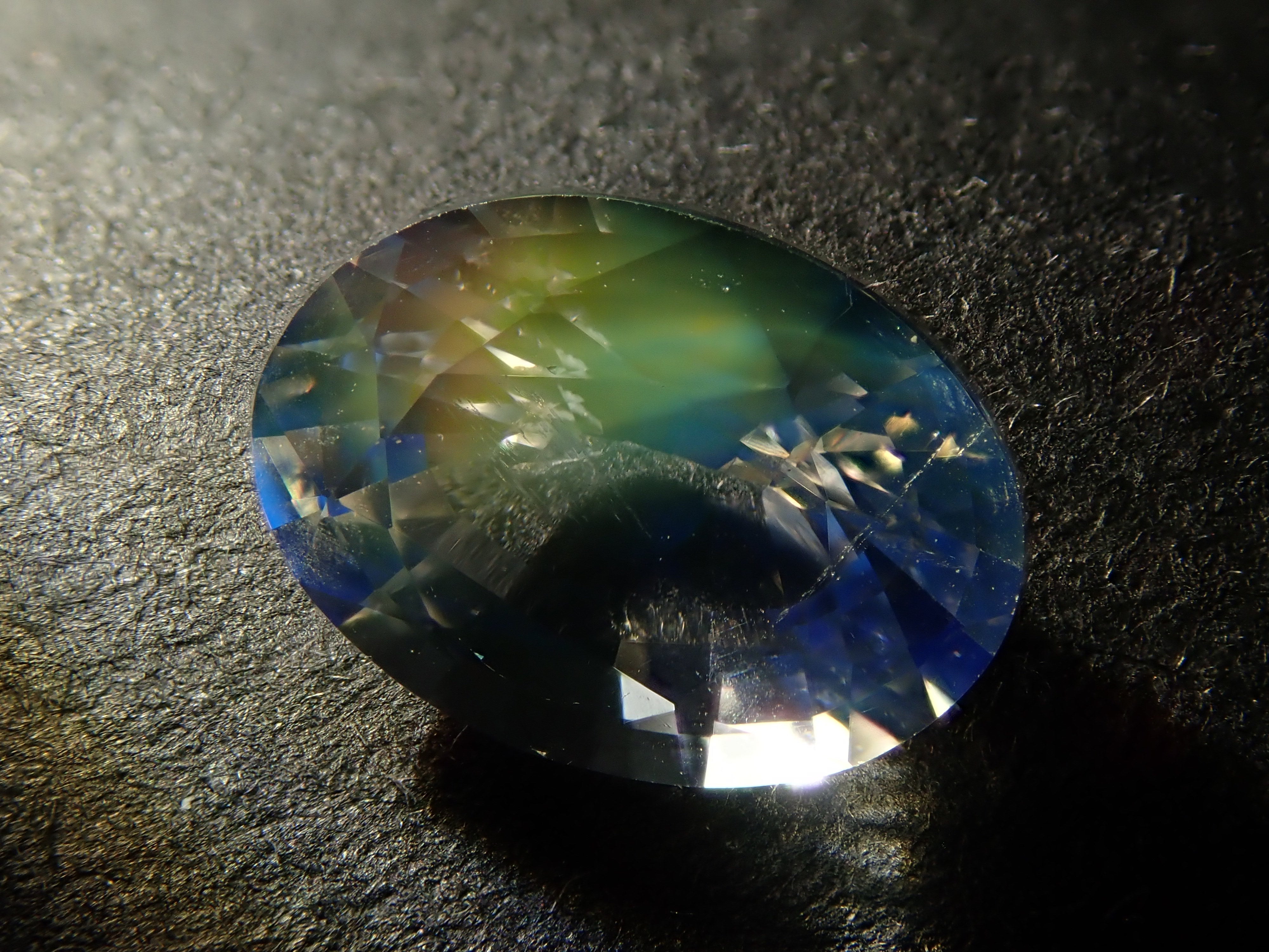 タンザニア産アンデシン・ラブラドライト(通称名 レインボームーンストーン) 1.026ctルース