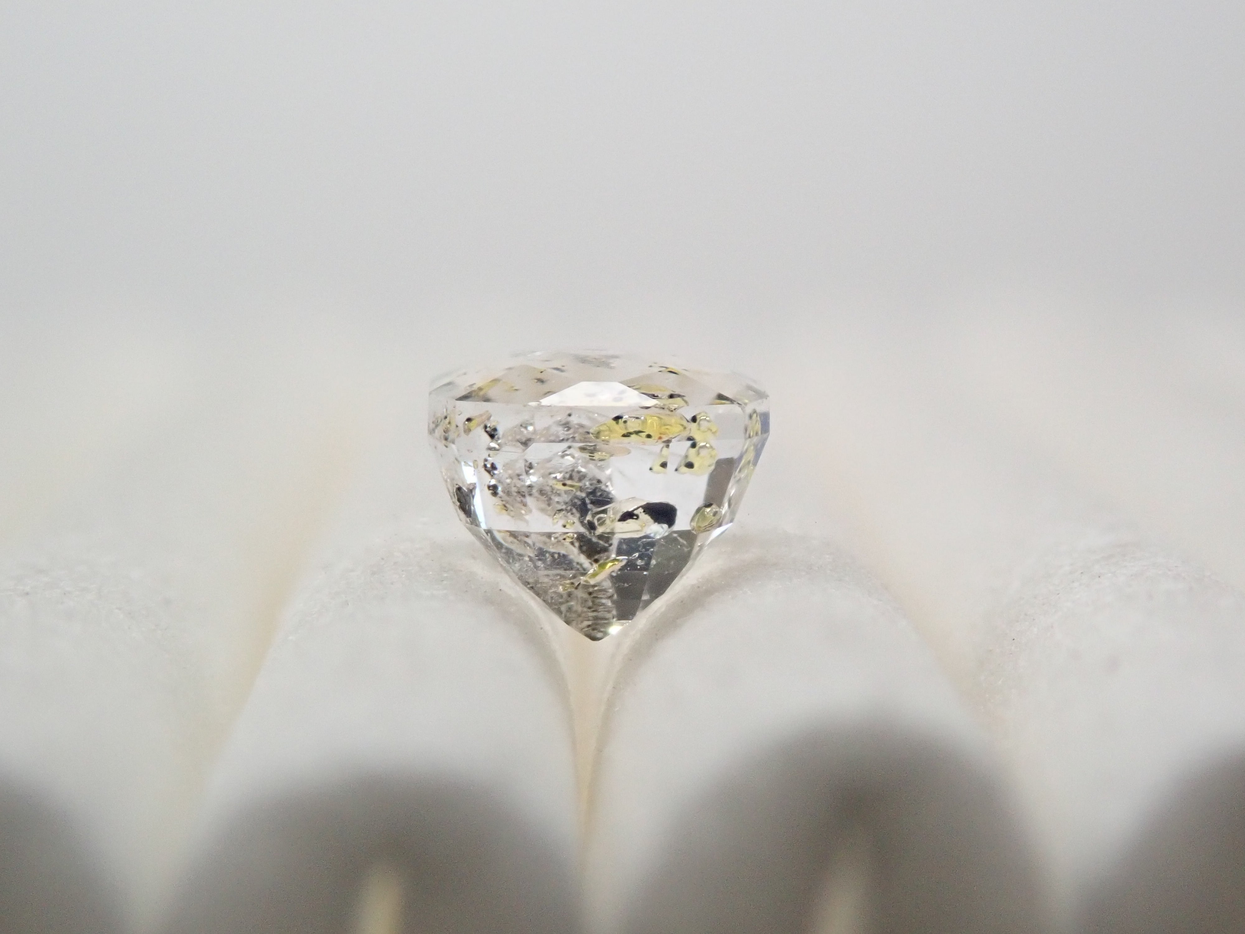 パキスタン産オイルインクォーツ 0.443ctルース