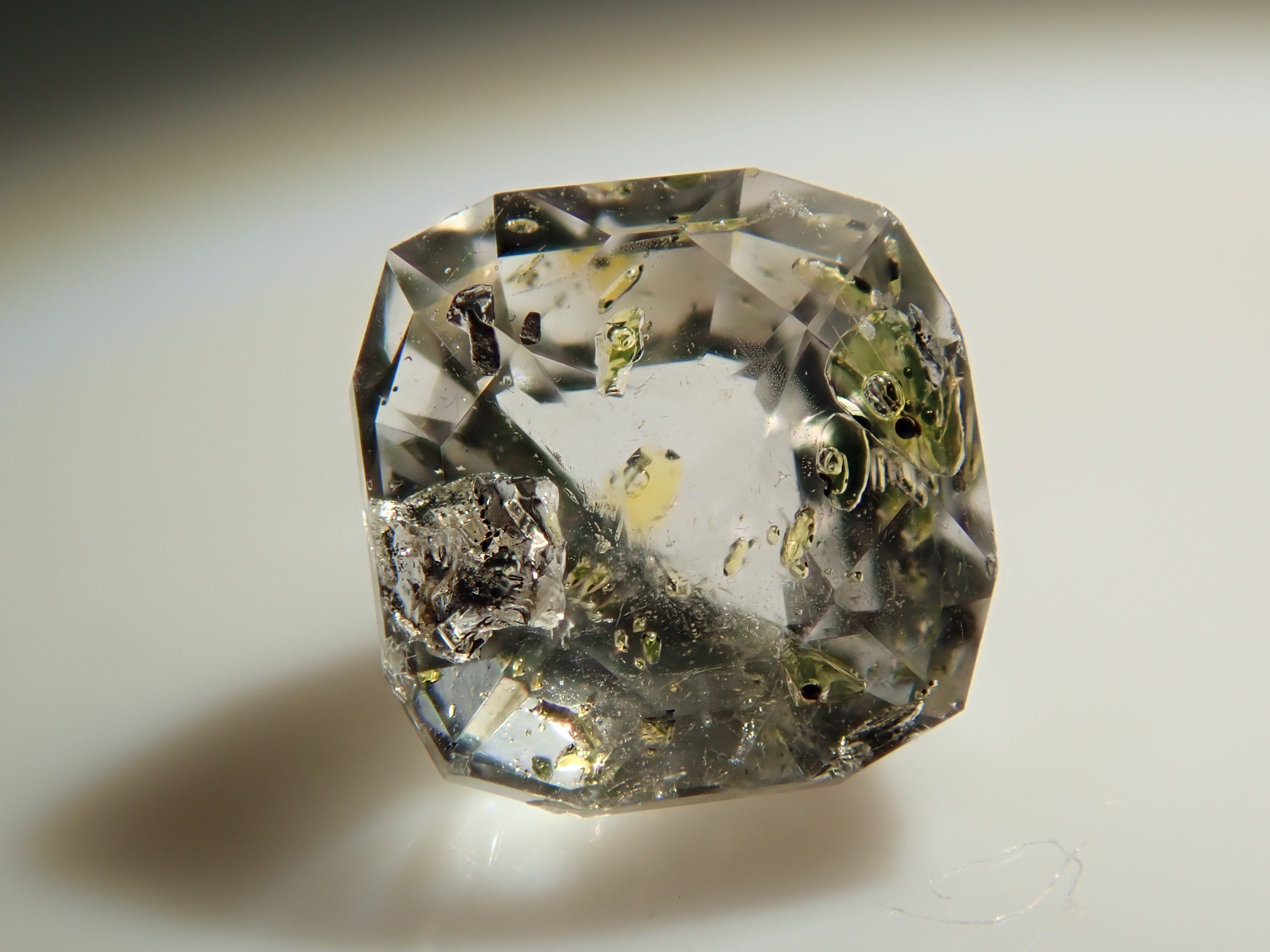 パキスタン産オイルインクォーツ 0.443ctルース