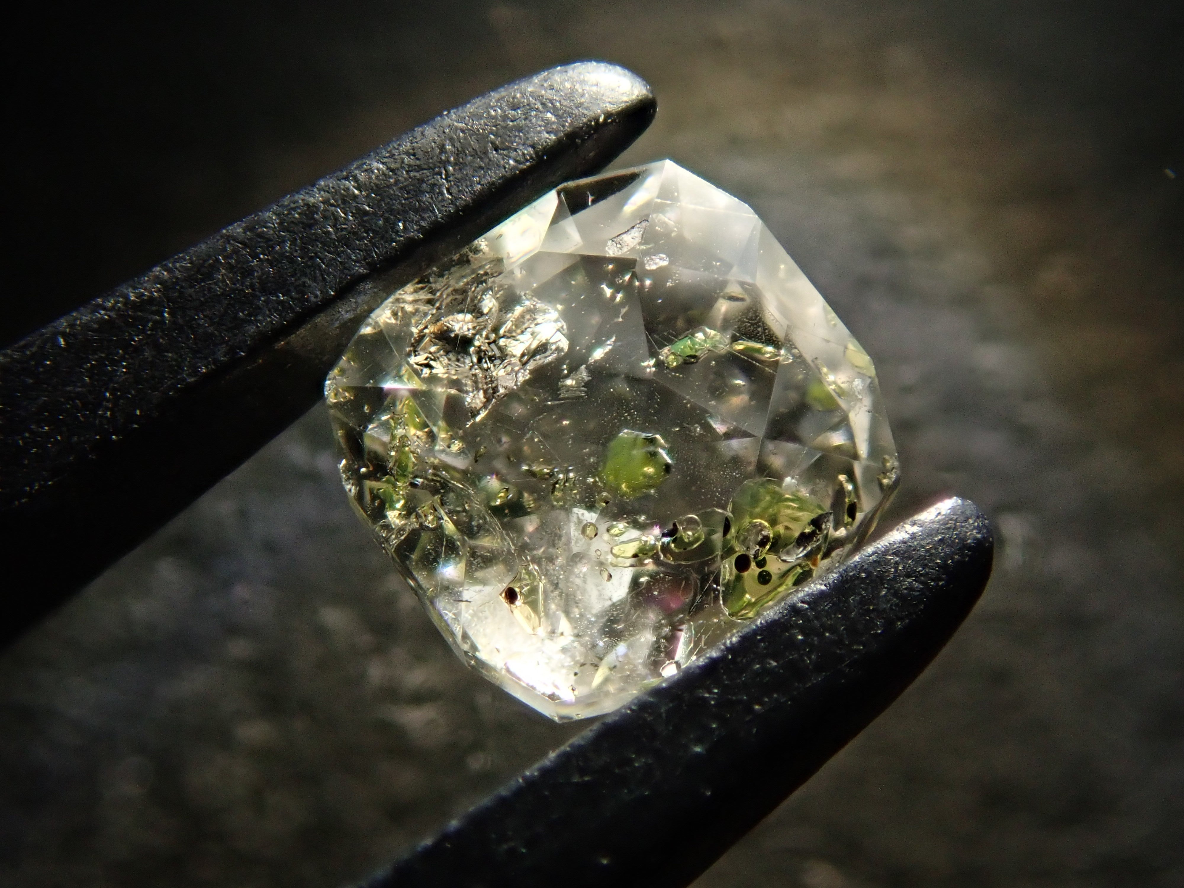 パキスタン産オイルインクォーツ 0.443ctルース