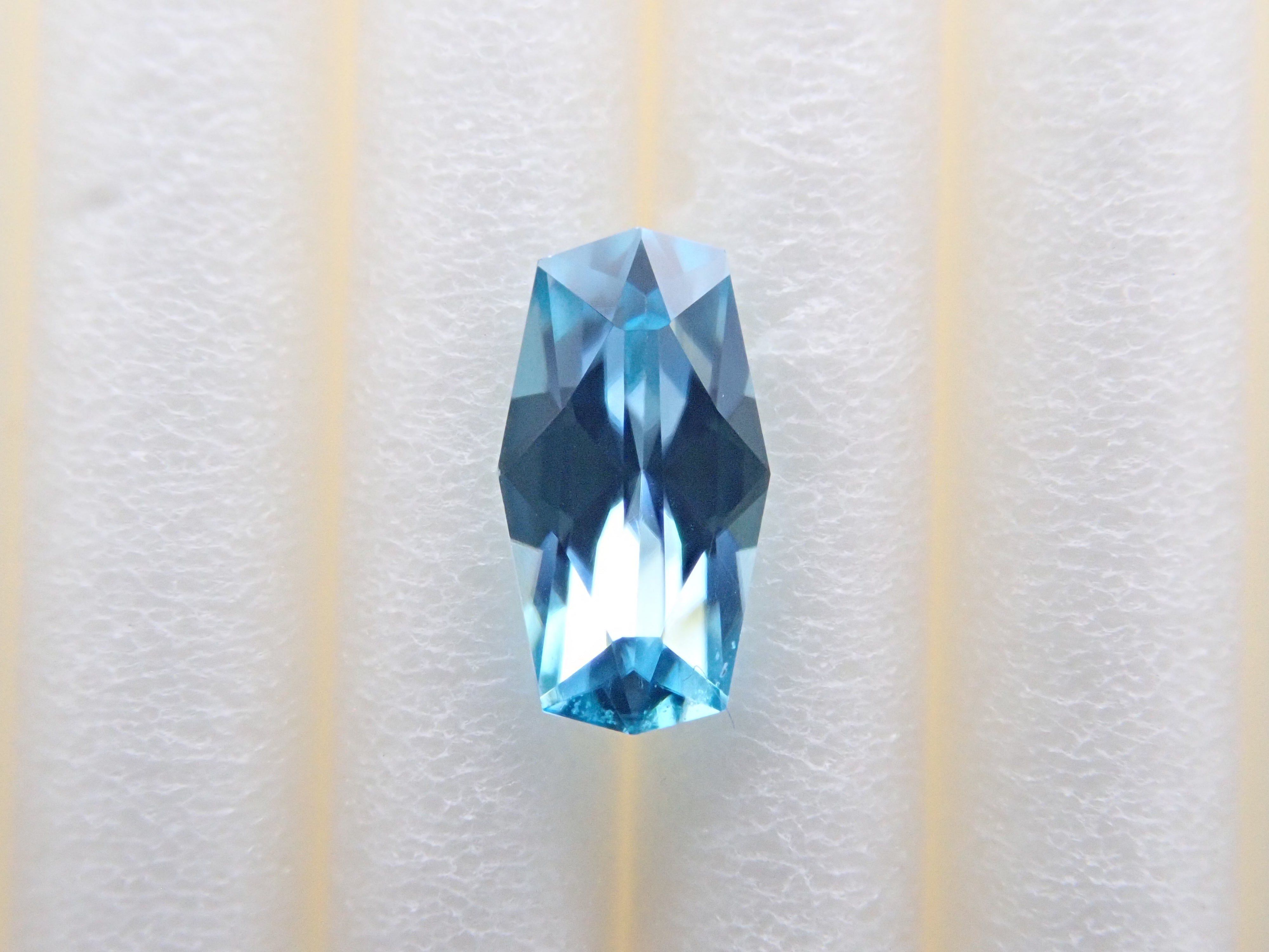 カンボジア産ブルージルコン(ラタナキリブルー) 0.453ctルース
