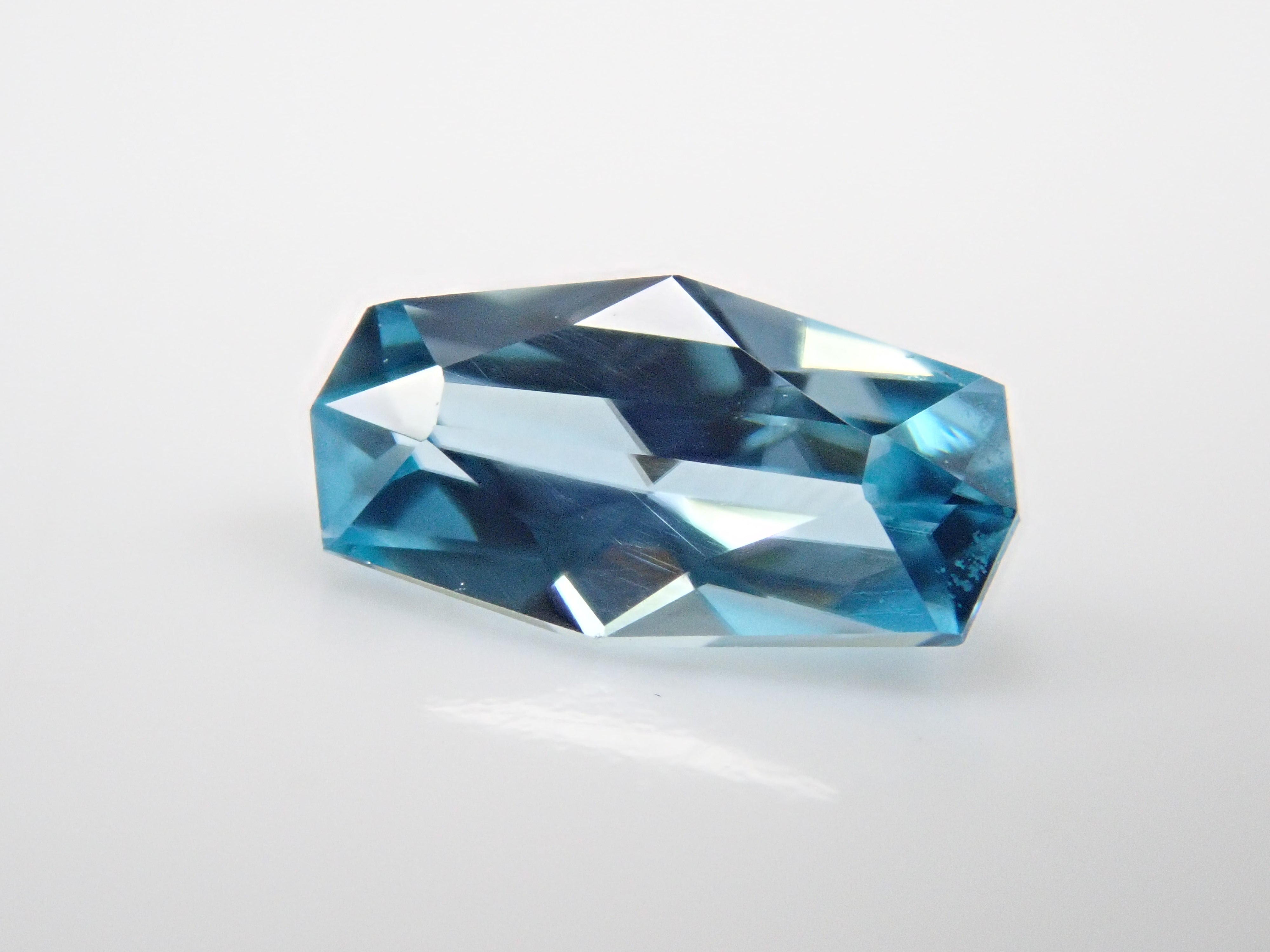 カンボジア産ブルージルコン(ラタナキリブルー) 0.453ctルース