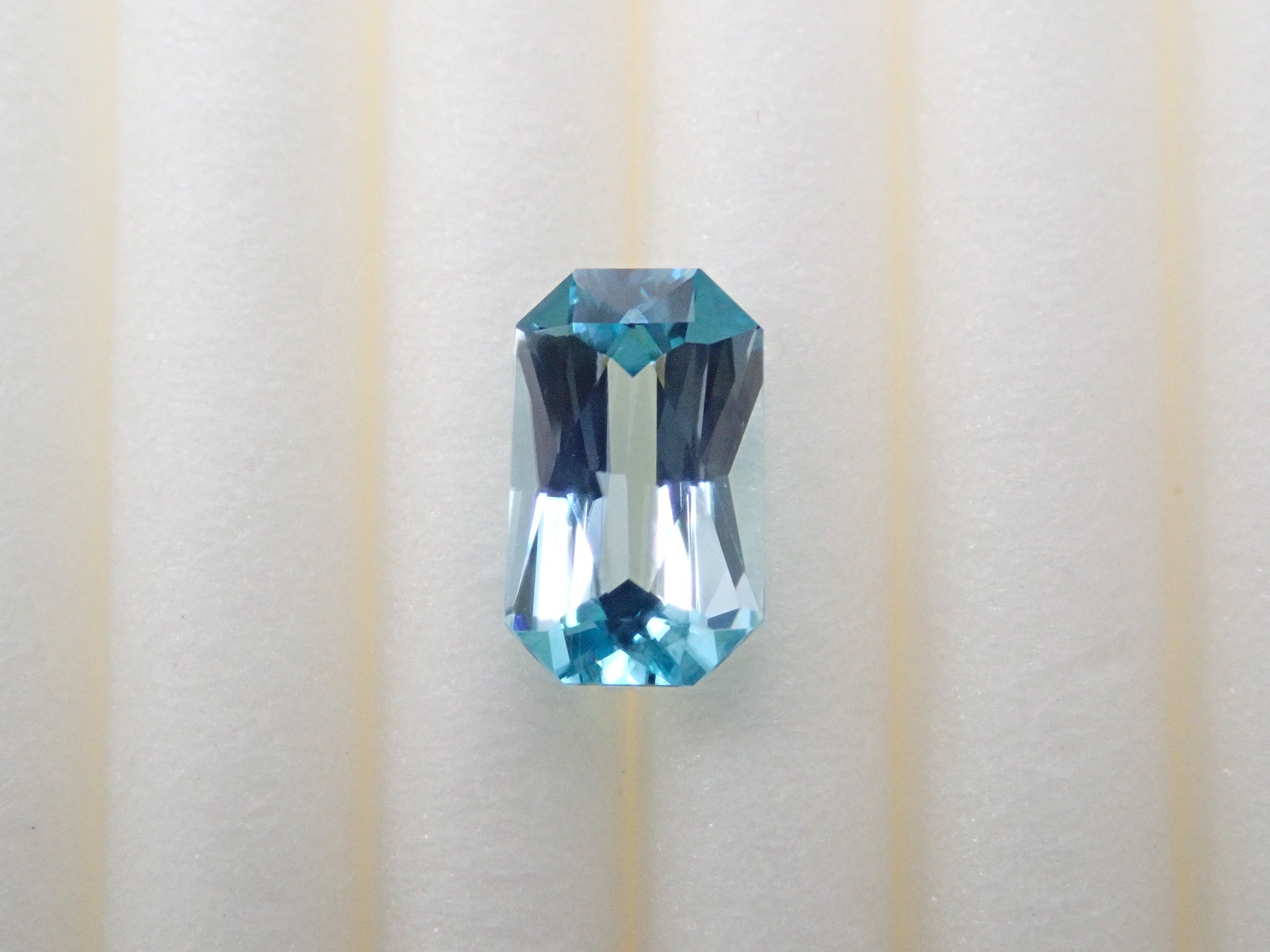 カンボジア産ブルージルコン(ラタナキリブルー) 0.615ctルース