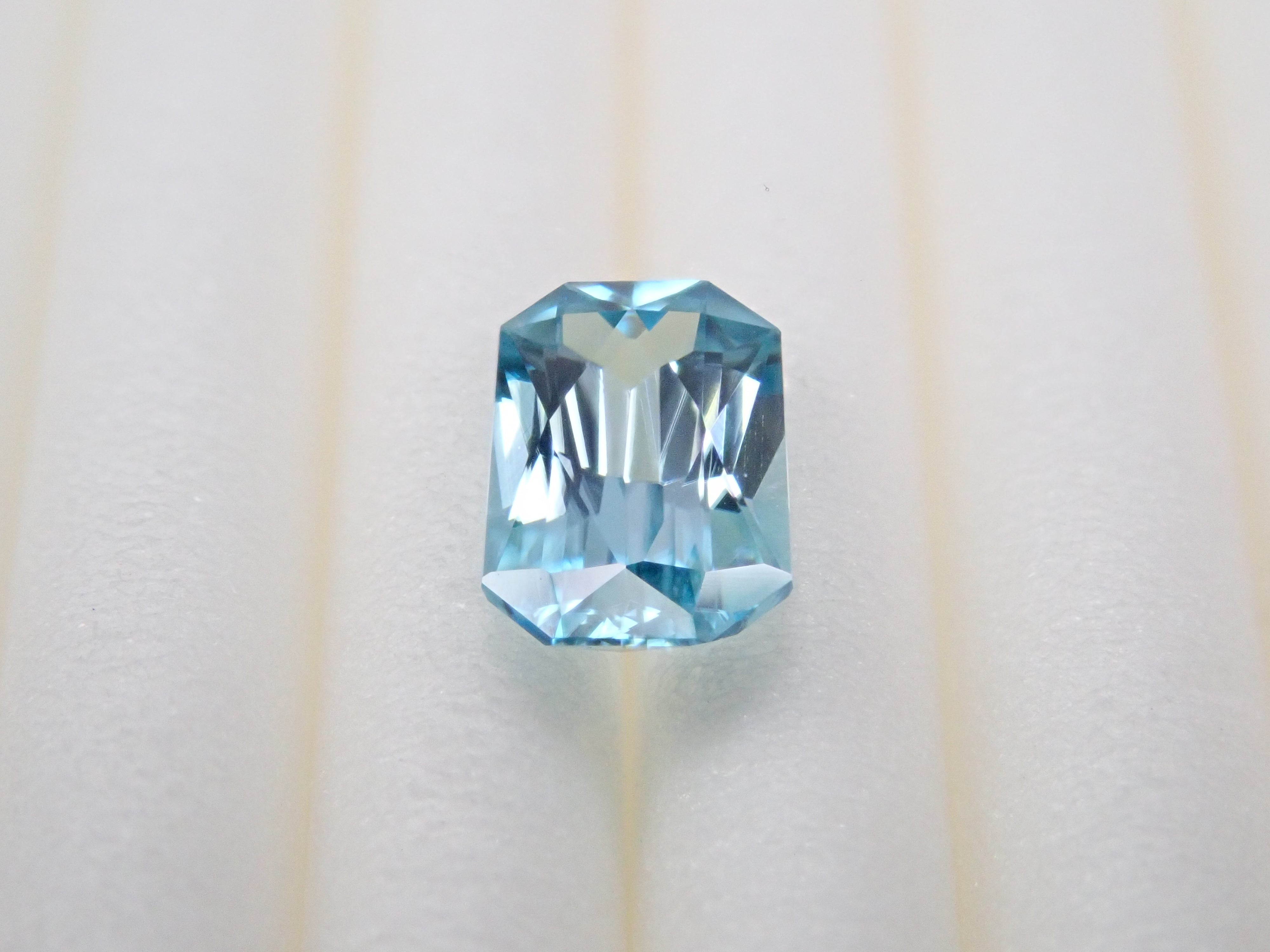 カンボジア産ブルージルコン(ラタナキリブルー) 0.615ctルース