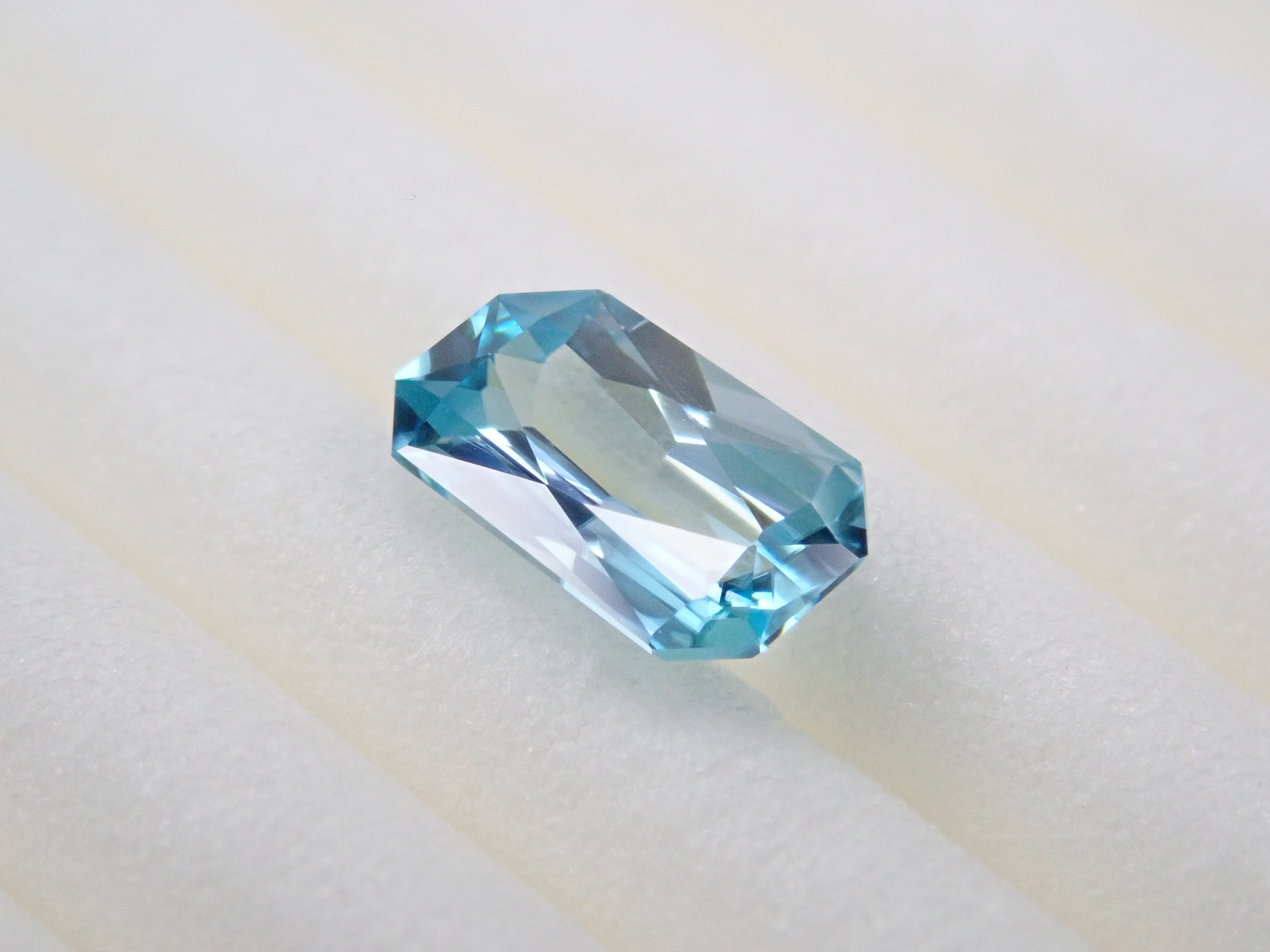 カンボジア産ブルージルコン(ラタナキリブルー) 0.615ctルース