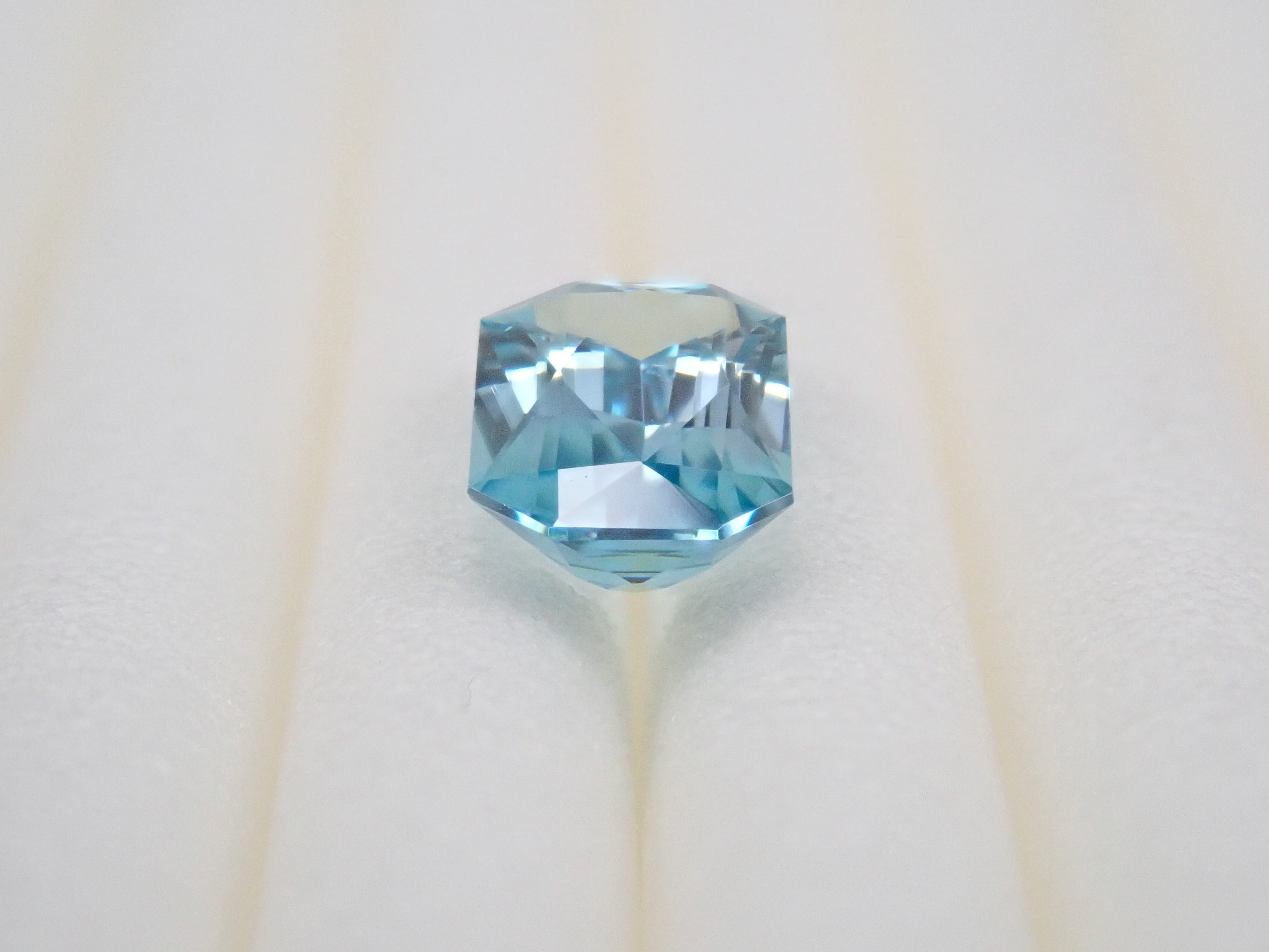 カンボジア産ブルージルコン(ラタナキリブルー) 0.615ctルース