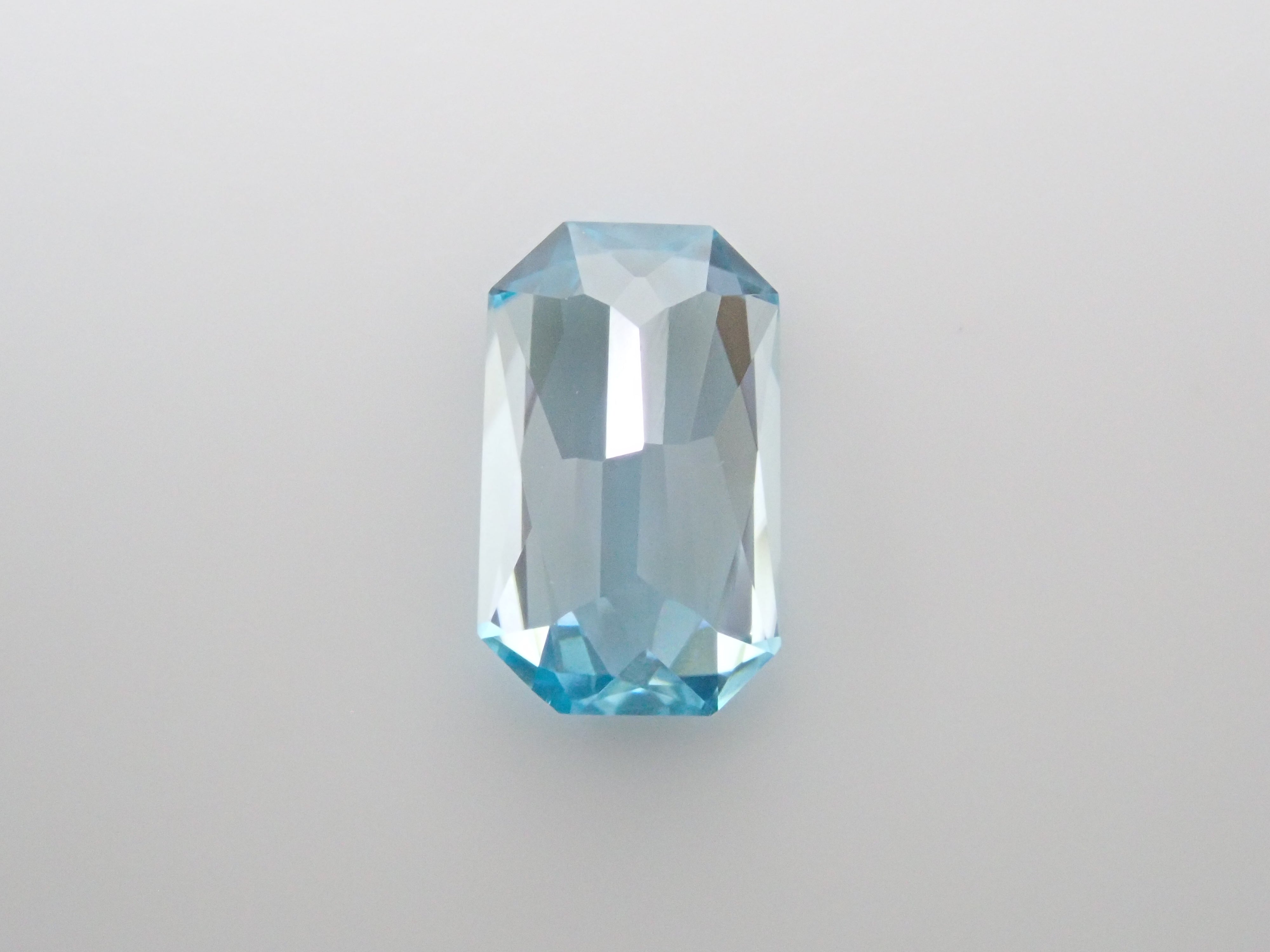 カンボジア産ブルージルコン(ラタナキリブルー) 0.615ctルース