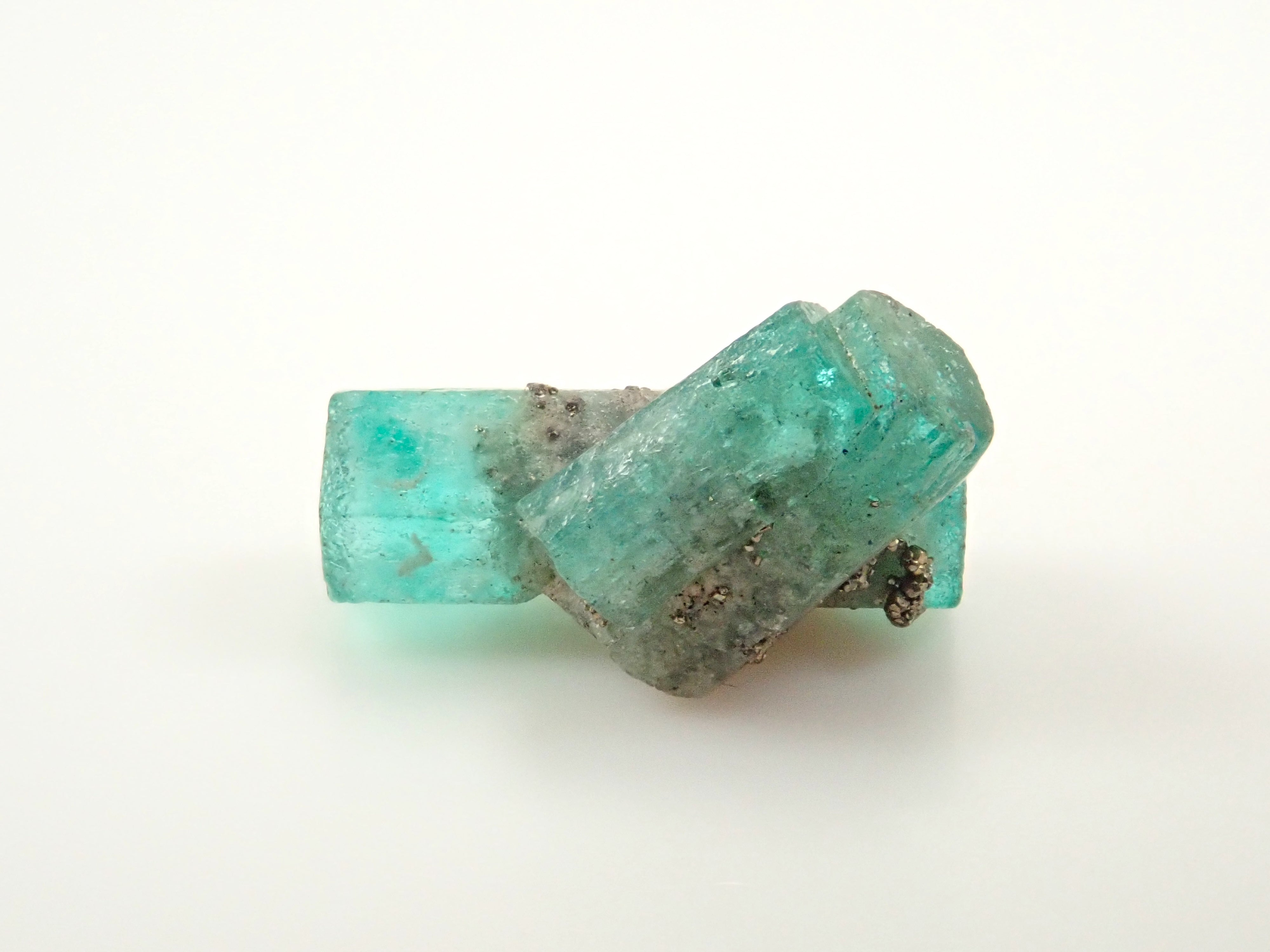 【2/10 22時販売】コロンビア産パイライト付きエメラルド 2.380ct原石