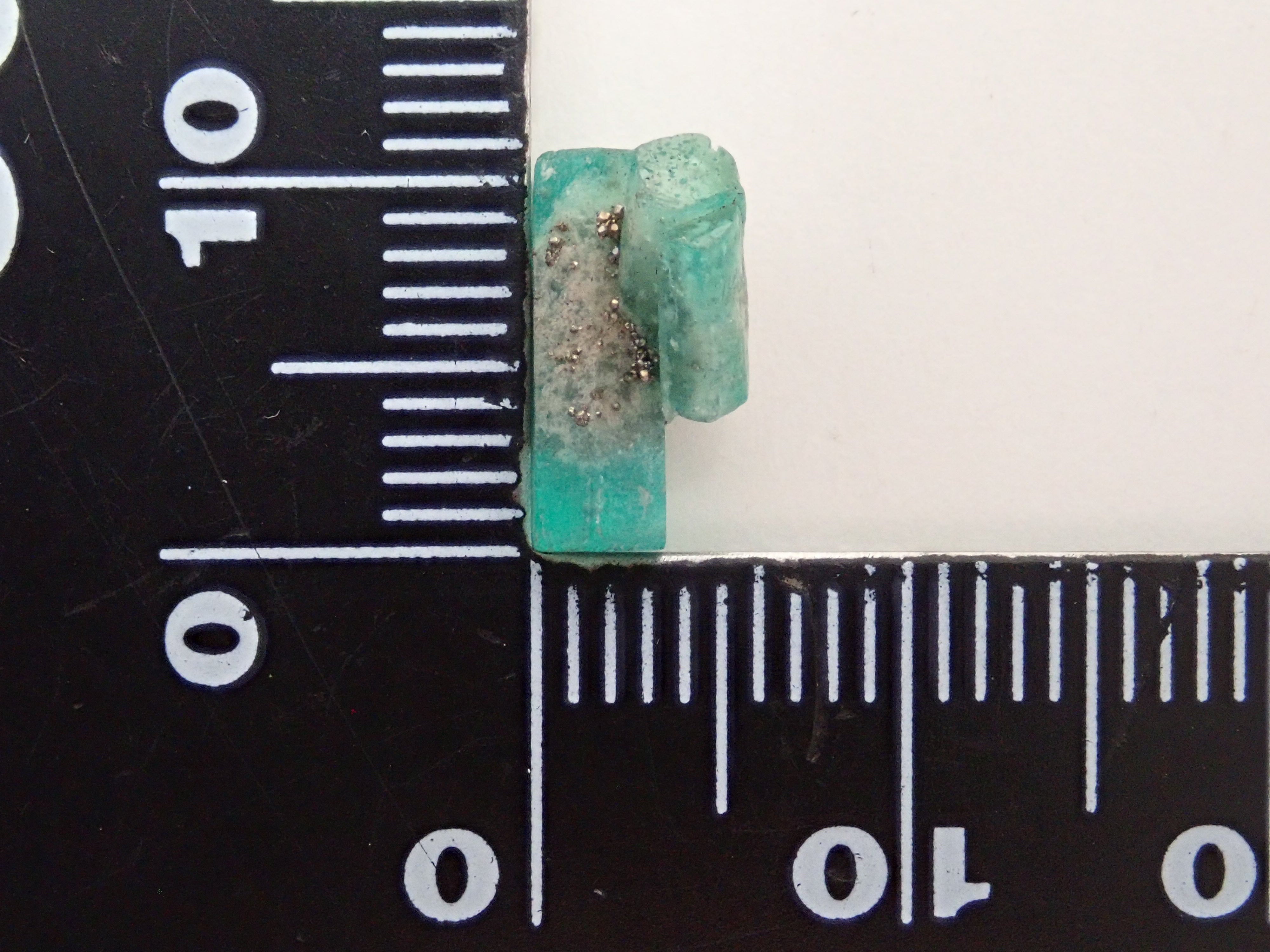 【2/10 22時販売】コロンビア産パイライト付きエメラルド 2.380ct原石