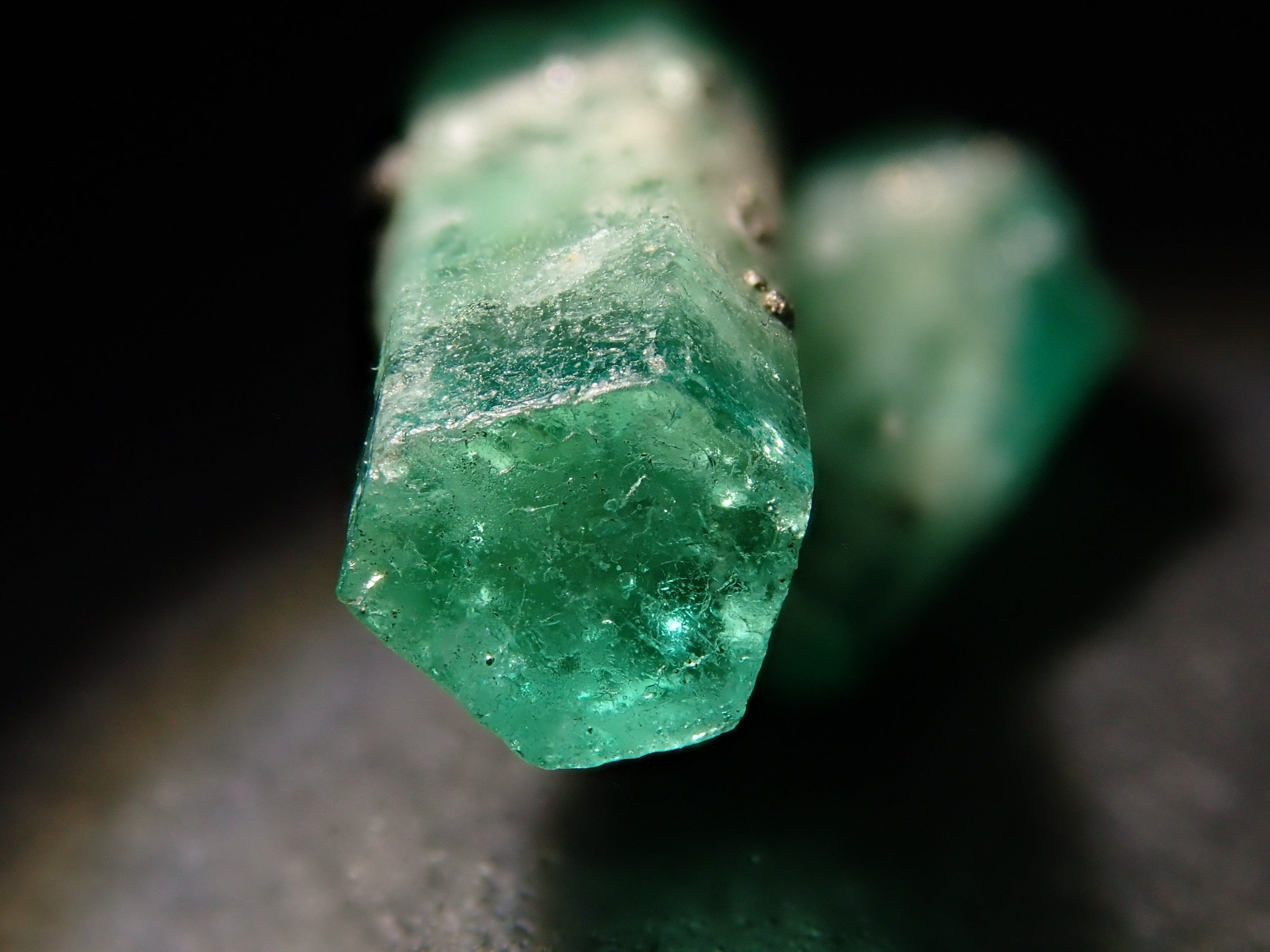 【2/10 22時販売】コロンビア産パイライト付きエメラルド 2.380ct原石