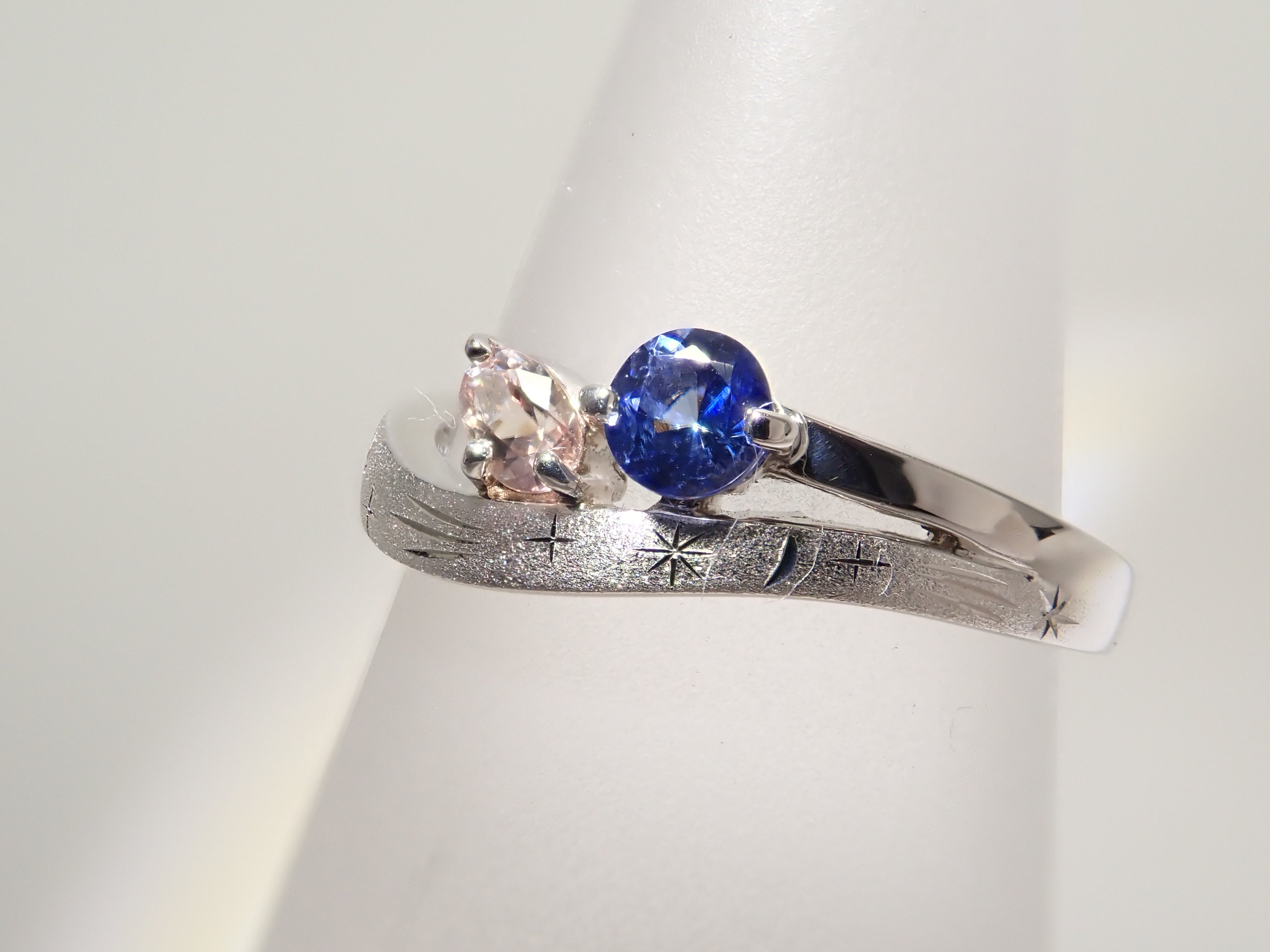 Pt950 アメリカ産ベニトアイト0.09ct・ピーチベニトアイト ピンキーリング