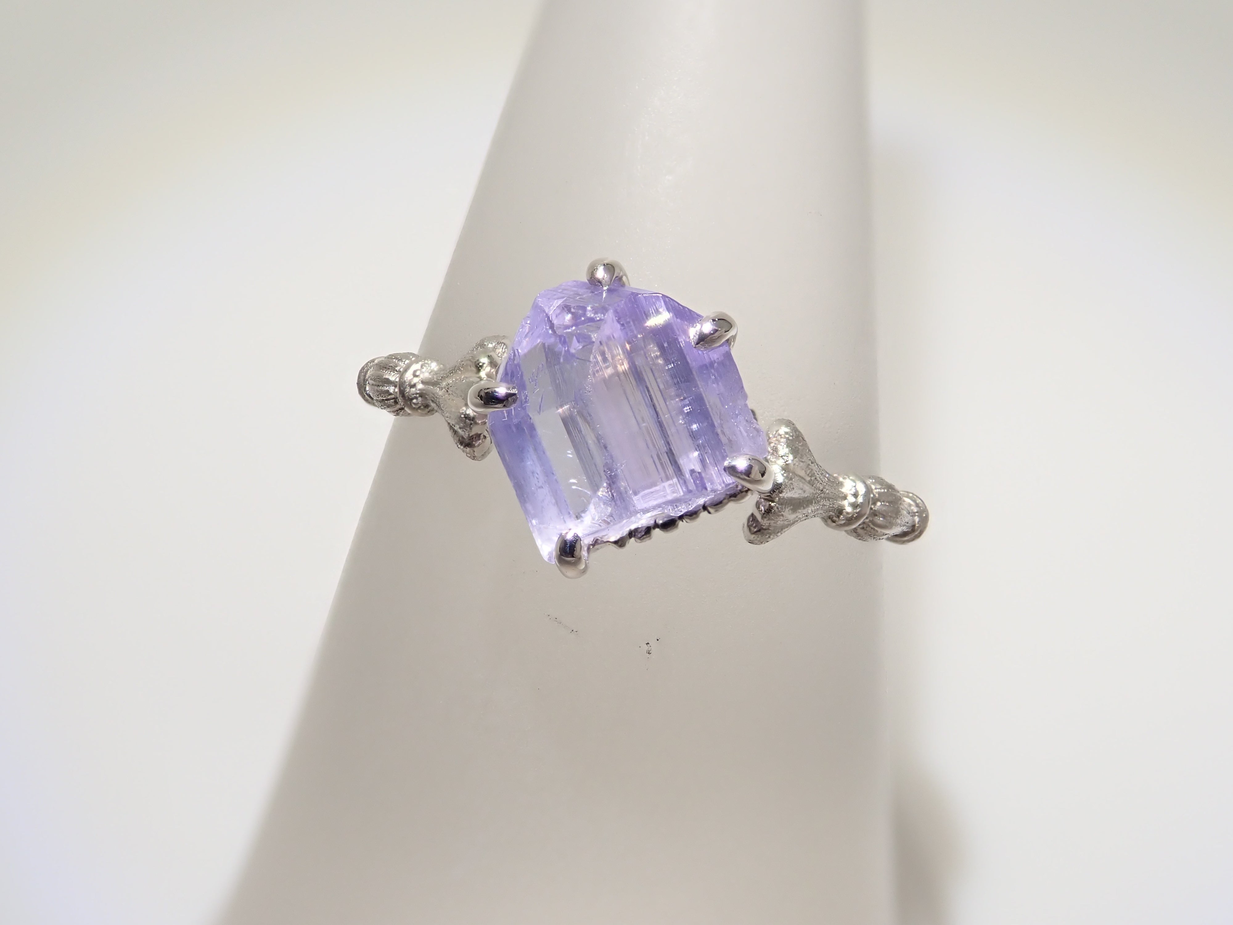 Pt950 タンザニア産ラベンダータンザナイト 1.51ct リング