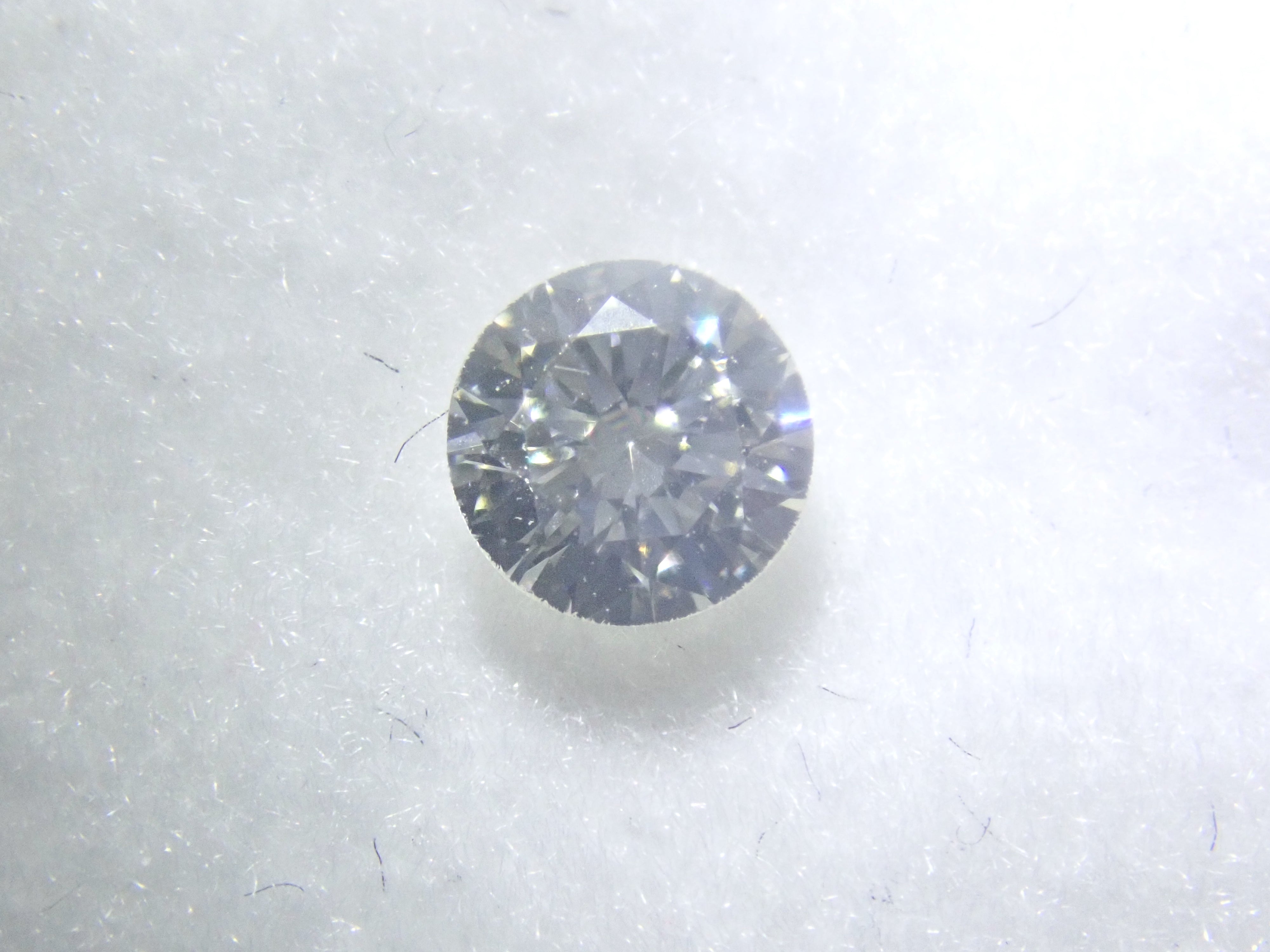 【2月6日晚上10點開始發售】約3.3mm VS級鑽石扭蛋(原價29,800日元/包含所有寶石的中央寶石實驗室分揀)【多買有優惠】