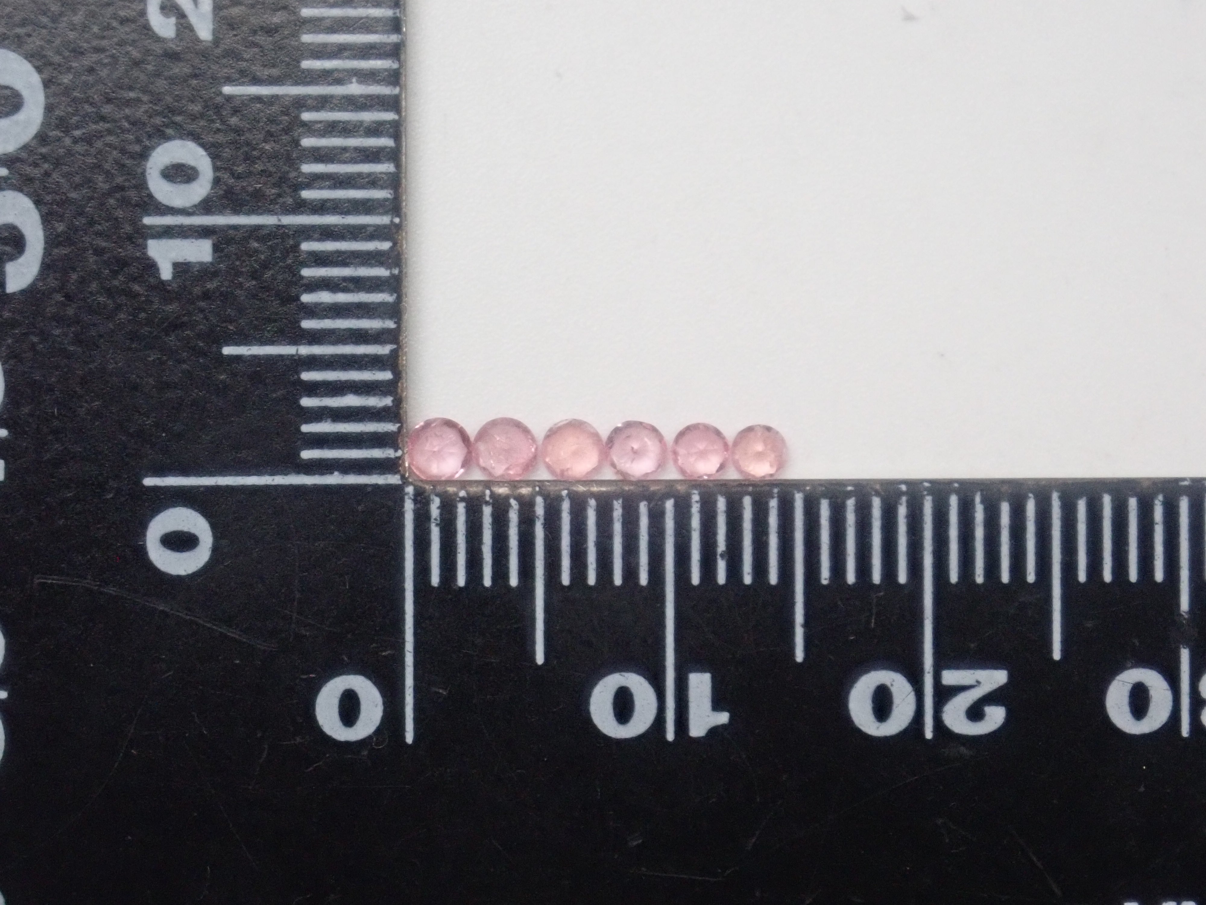 【2/11 22時販売】《限定6石》マダガスカル産ペツォッタイトガチャ(2.2~2.5mm,ラウンドカット)《複数購入割引有》