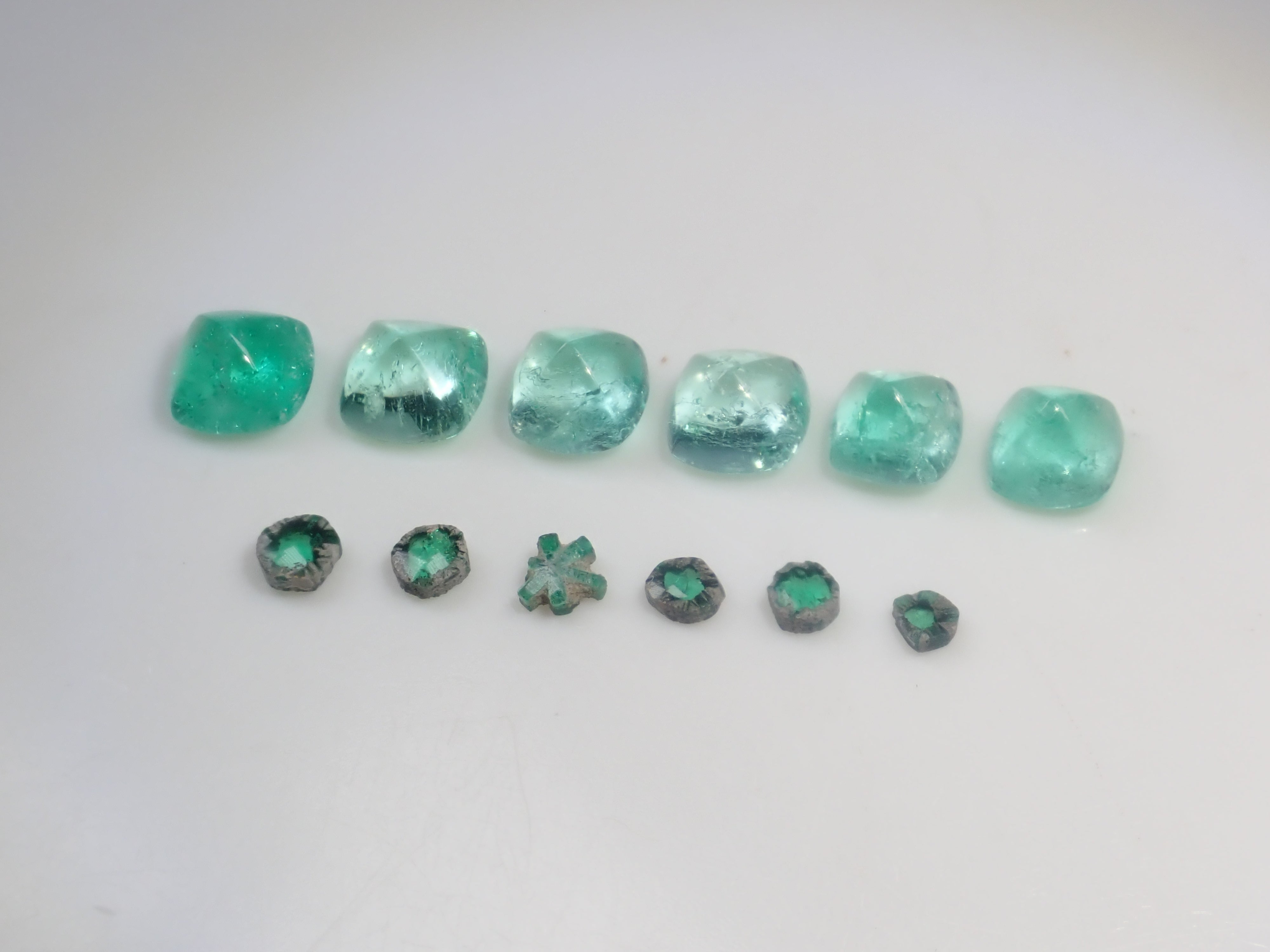 【2/13 22時販売】《限定6セット》コロンビア産逆トラピッチェエメラルド&ブラジル産エメラルド(シュガーローフカット)2石セット《複数購入割引有》