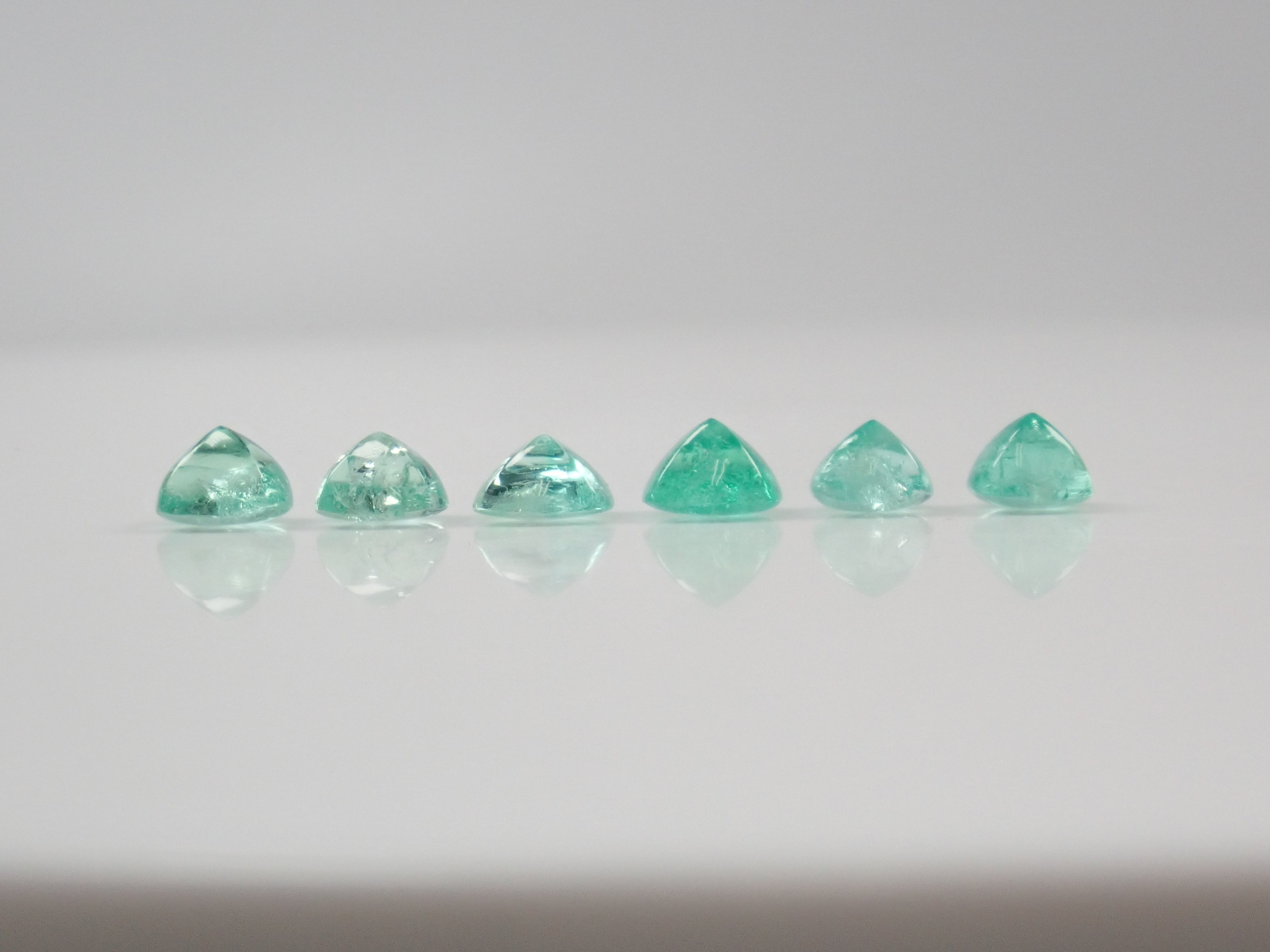 【2/13 22時販売】《限定6セット》コロンビア産逆トラピッチェエメラルド&ブラジル産エメラルド(シュガーローフカット)2石セット《複数購入割引有》