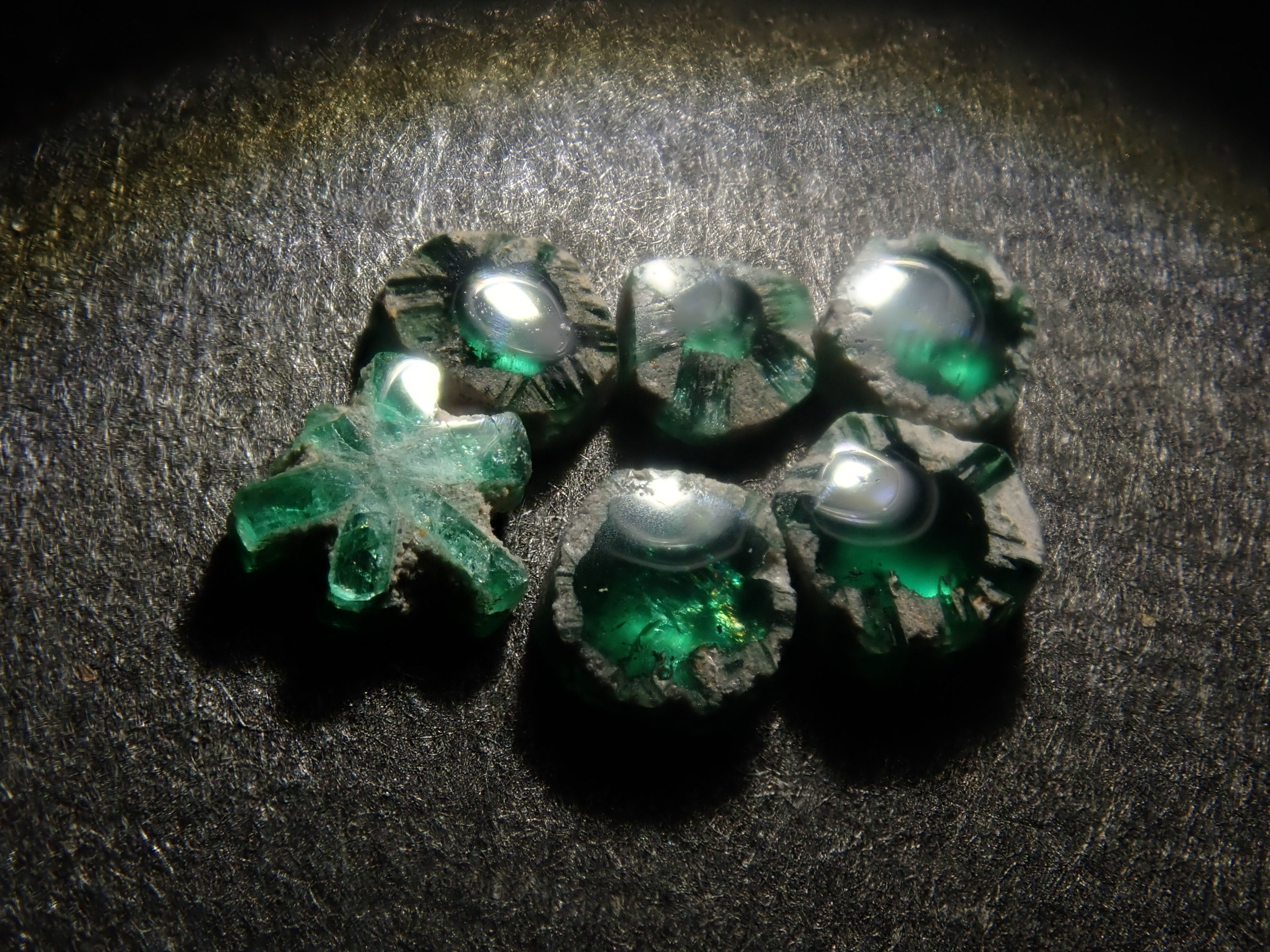 【2/13 22時販売】《限定6セット》コロンビア産逆トラピッチェエメラルド&ブラジル産エメラルド(シュガーローフカット)2石セット《複数購入割引有》