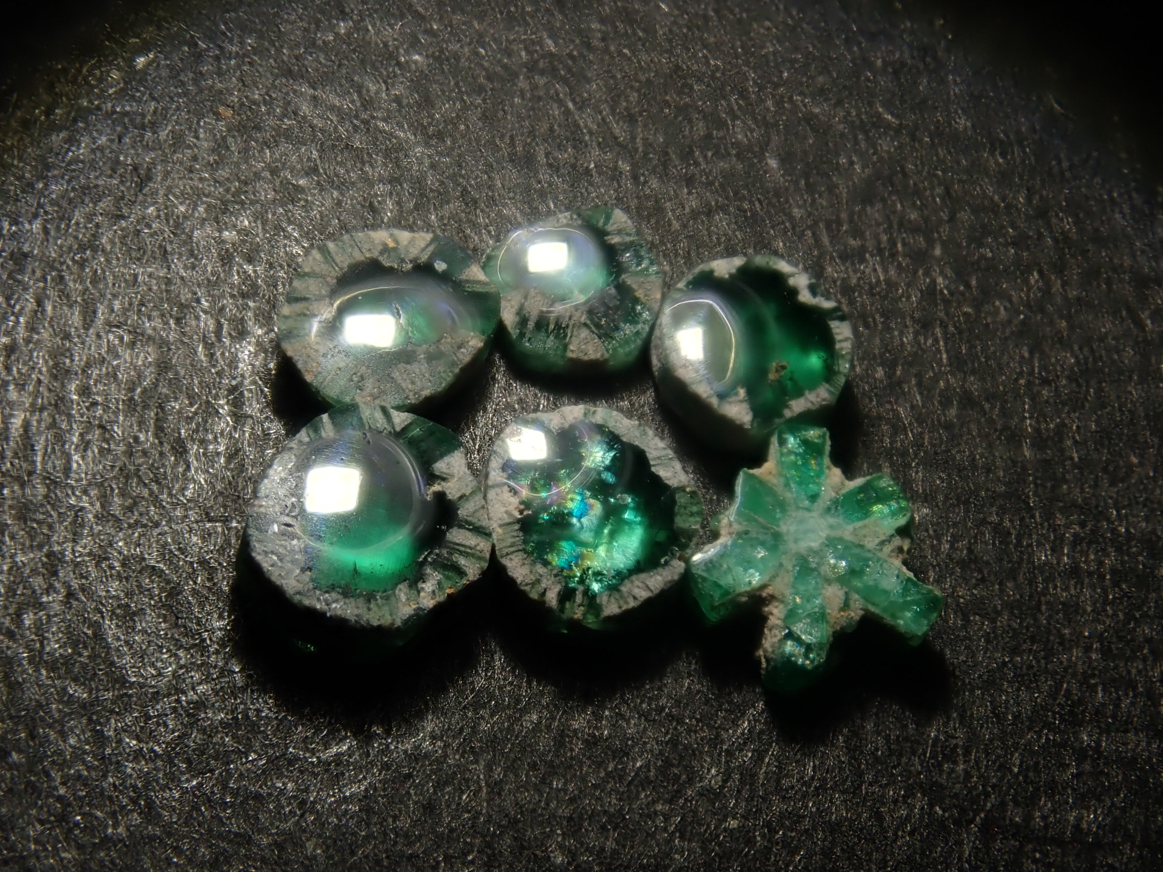 【2/13 22時販売】《限定6セット》コロンビア産逆トラピッチェエメラルド&ブラジル産エメラルド(シュガーローフカット)2石セット《複数購入割引有》