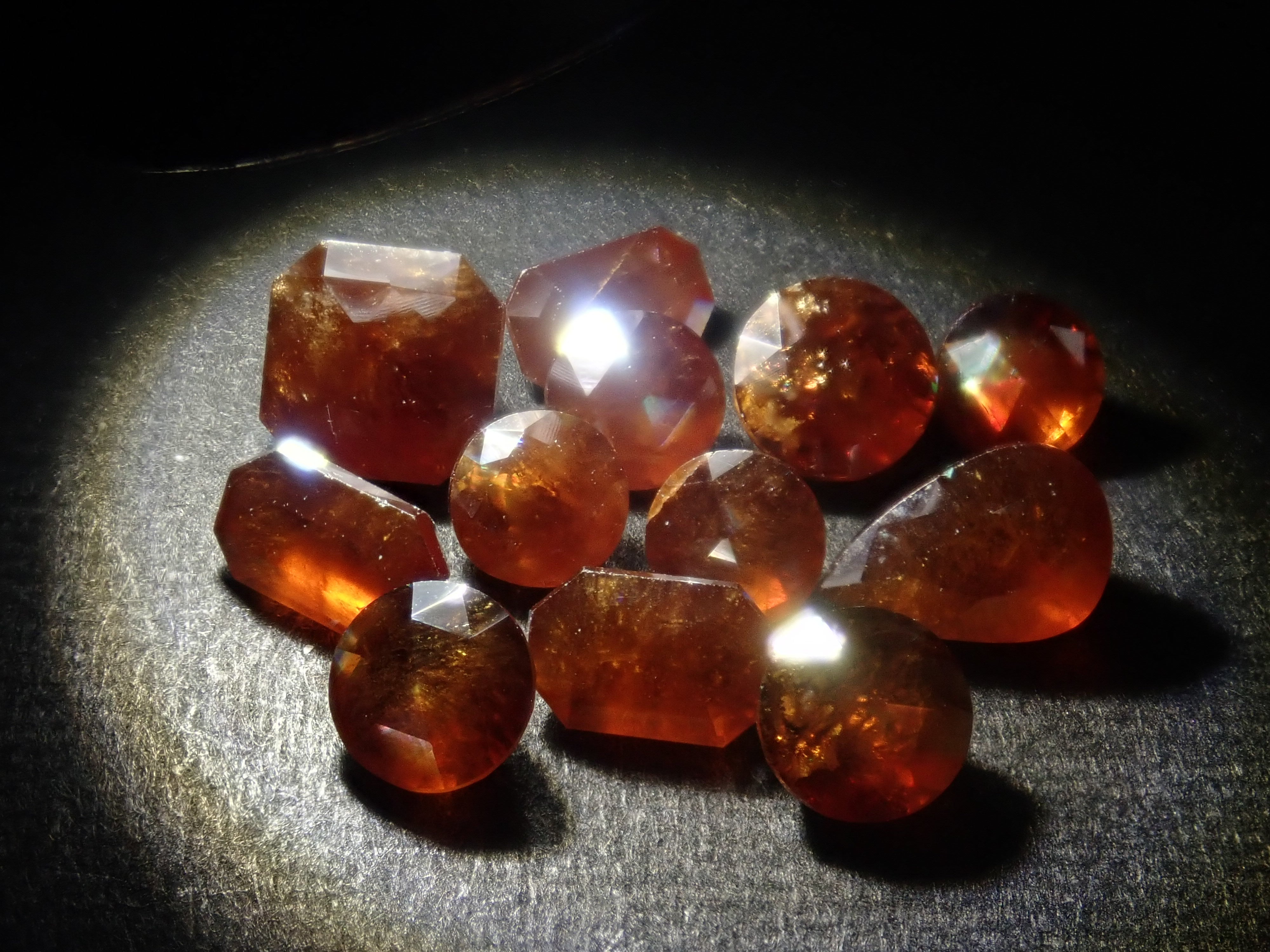 【2/11 22時販売】《限定14石》奈良県天川村産レインボーガーネット(サンジェ氏のファセットカット)《複数購入割引有》