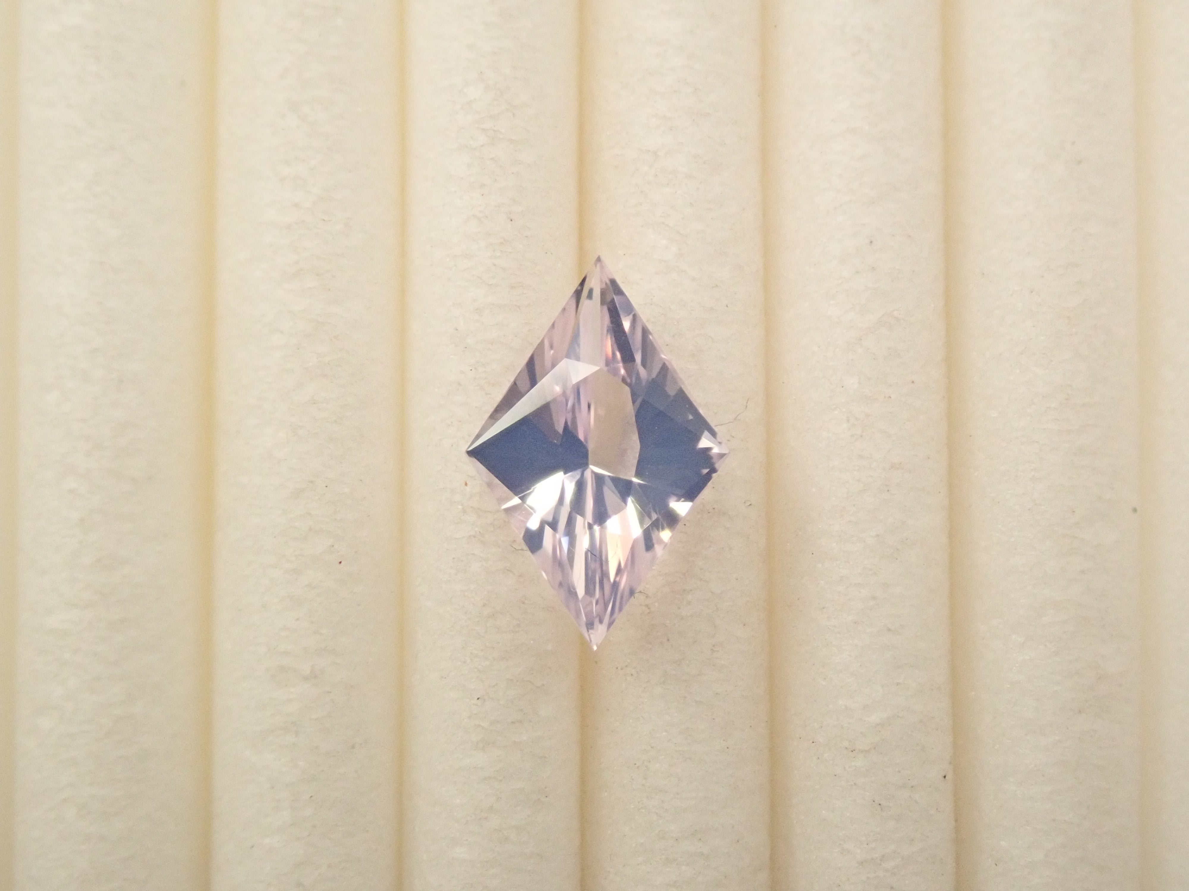 【12561507掲載】ブラジル産ラベンダークォーツ(スコロライト) 0.716ctルース