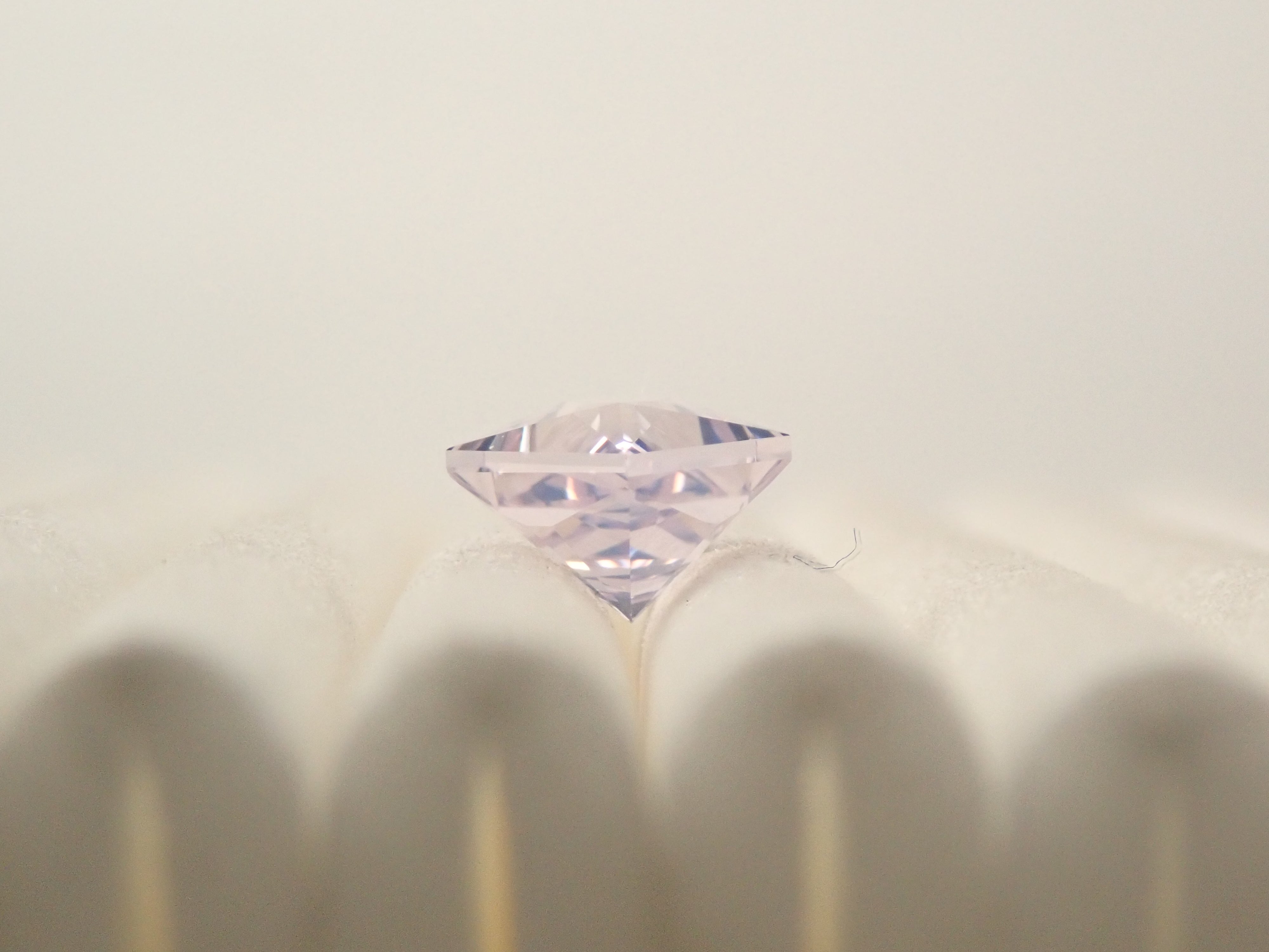 【12561507掲載】ブラジル産ラベンダークォーツ(スコロライト) 0.716ctルース