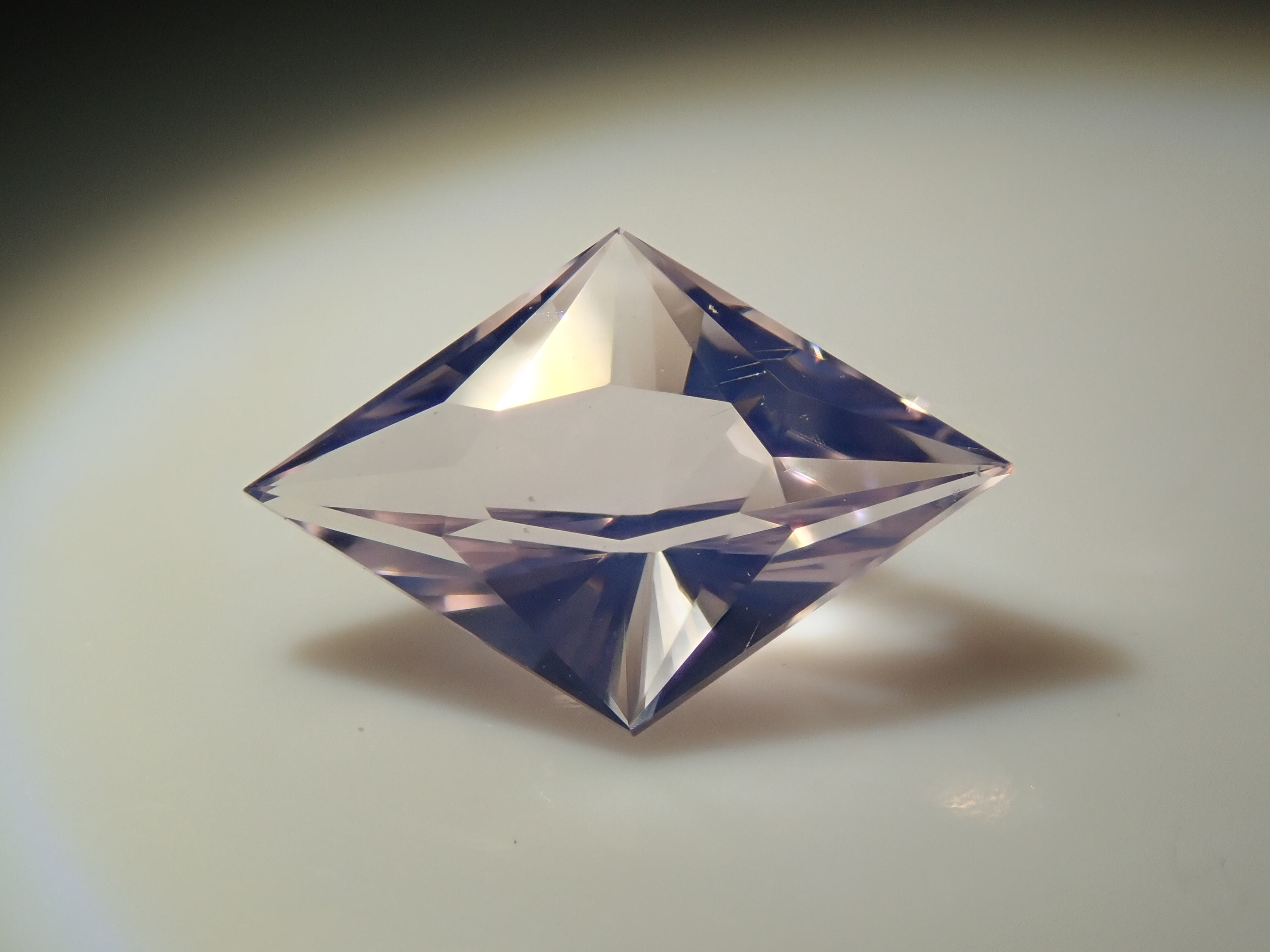 【12561507掲載】ブラジル産ラベンダークォーツ(スコロライト) 0.716ctルース