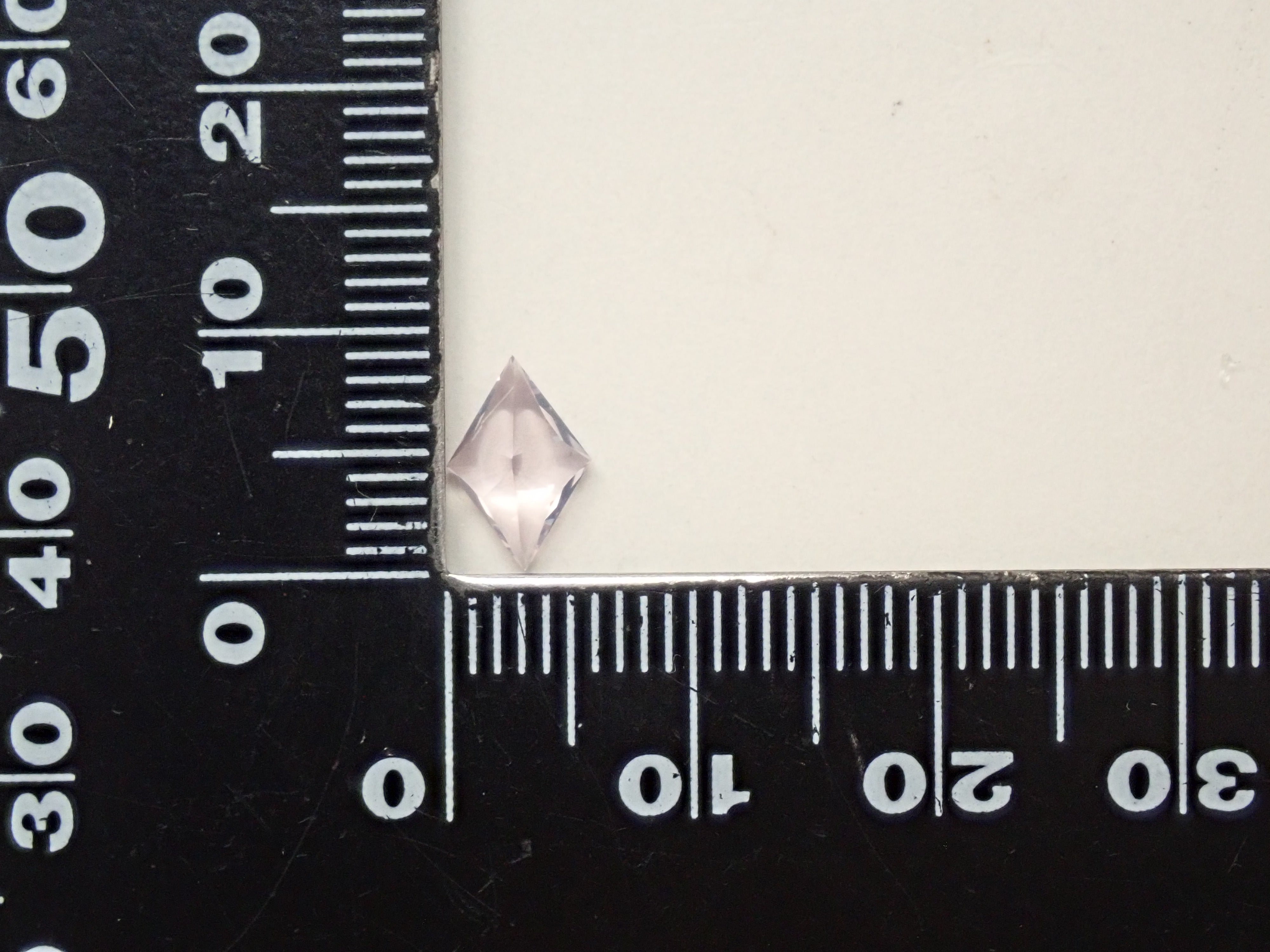 【12561507掲載】ブラジル産ラベンダークォーツ(スコロライト) 0.716ctルース