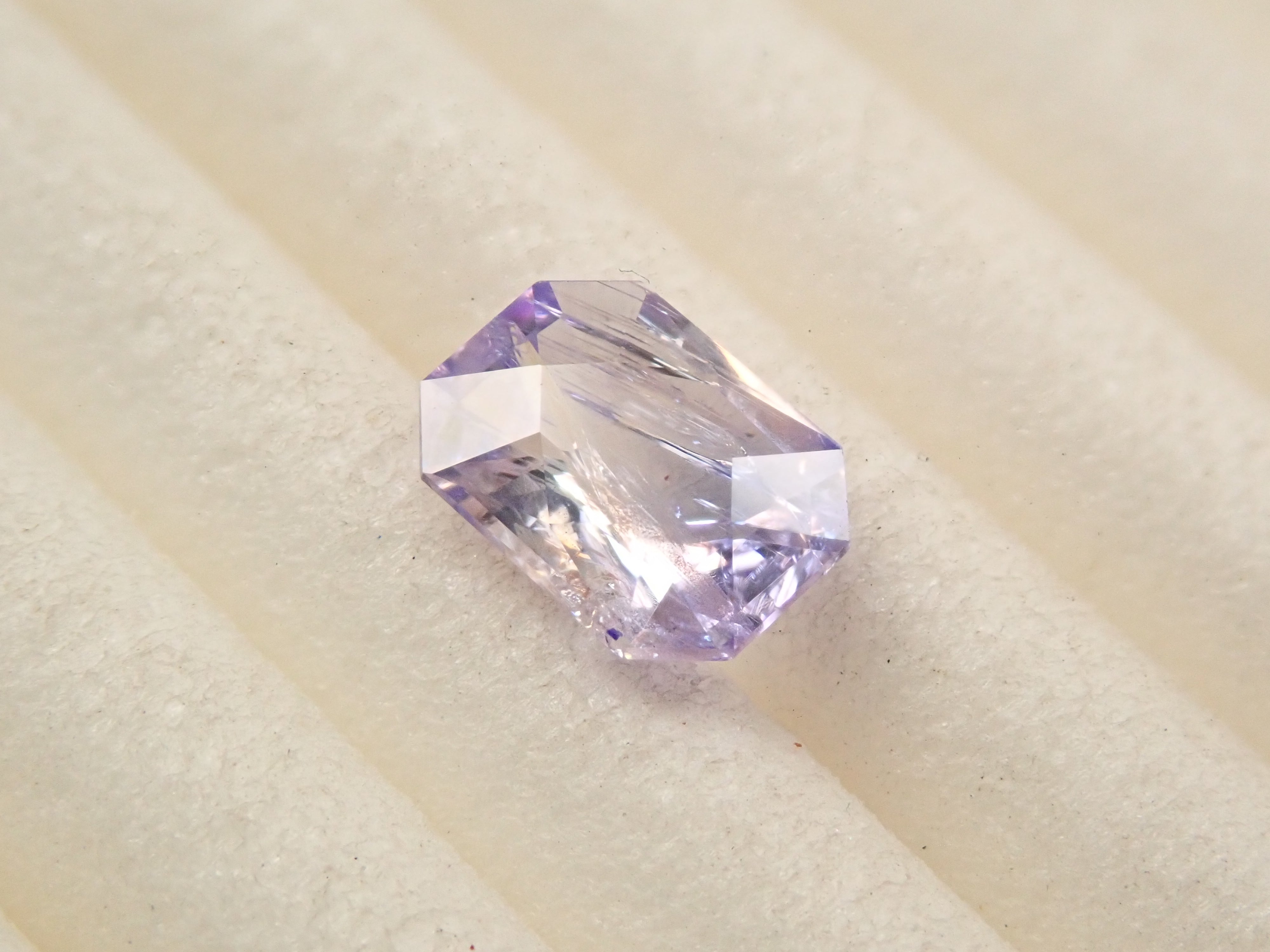 【12561518掲載】タンザニア産バイカラータンザナイト 0.419ctルース