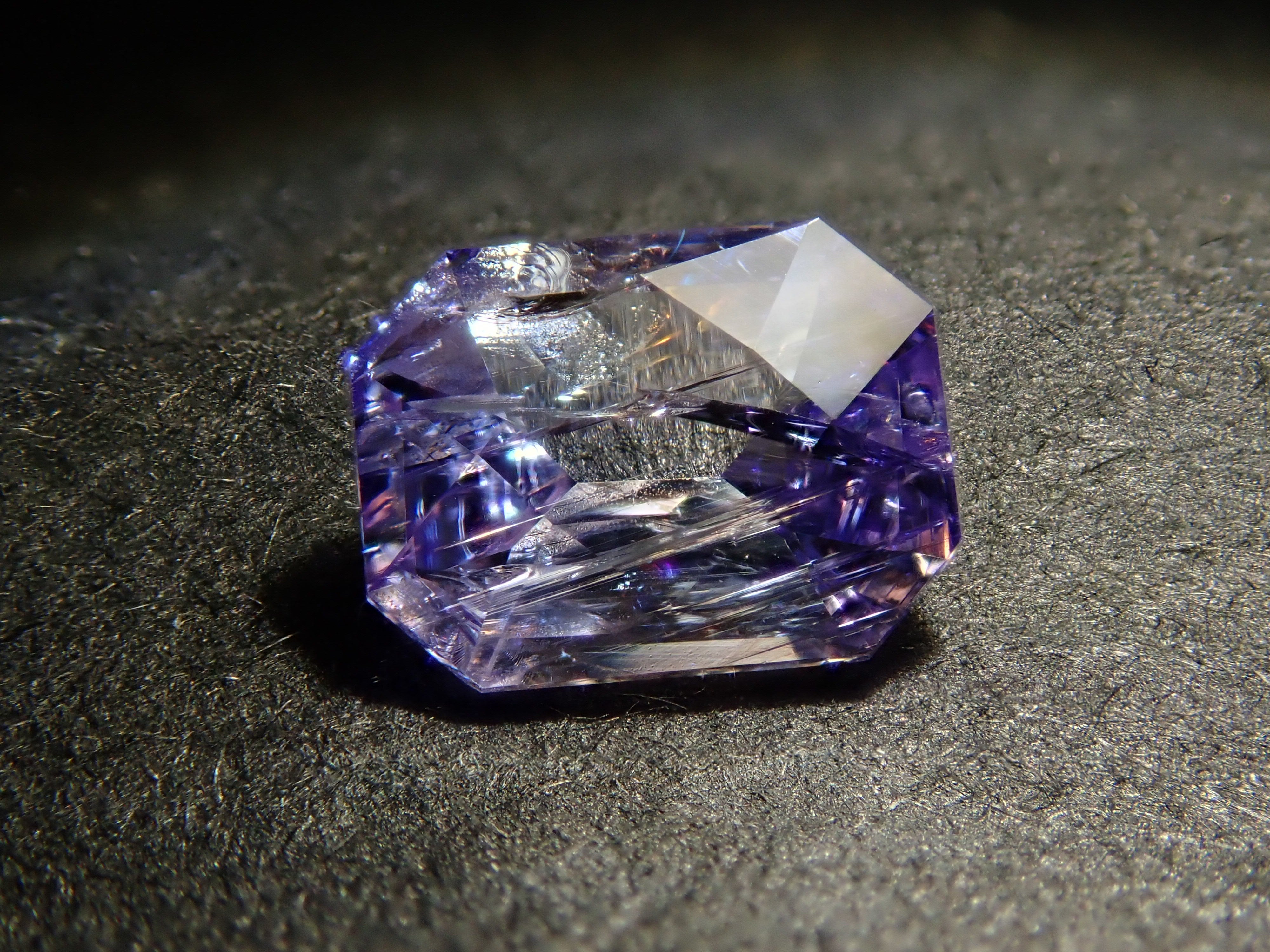 【12561518掲載】タンザニア産バイカラータンザナイト 0.419ctルース