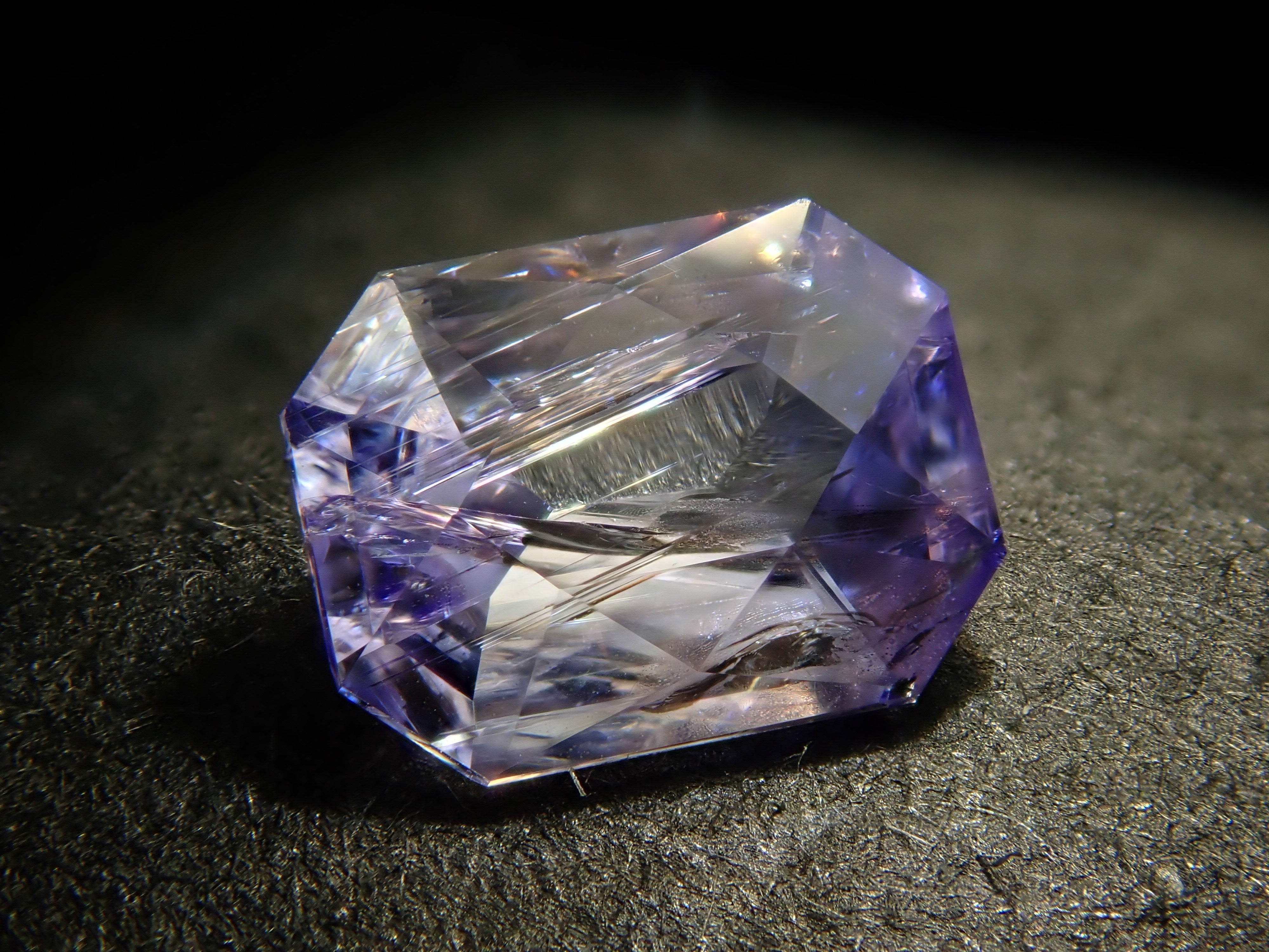 【12561518掲載】タンザニア産バイカラータンザナイト 0.419ctルース