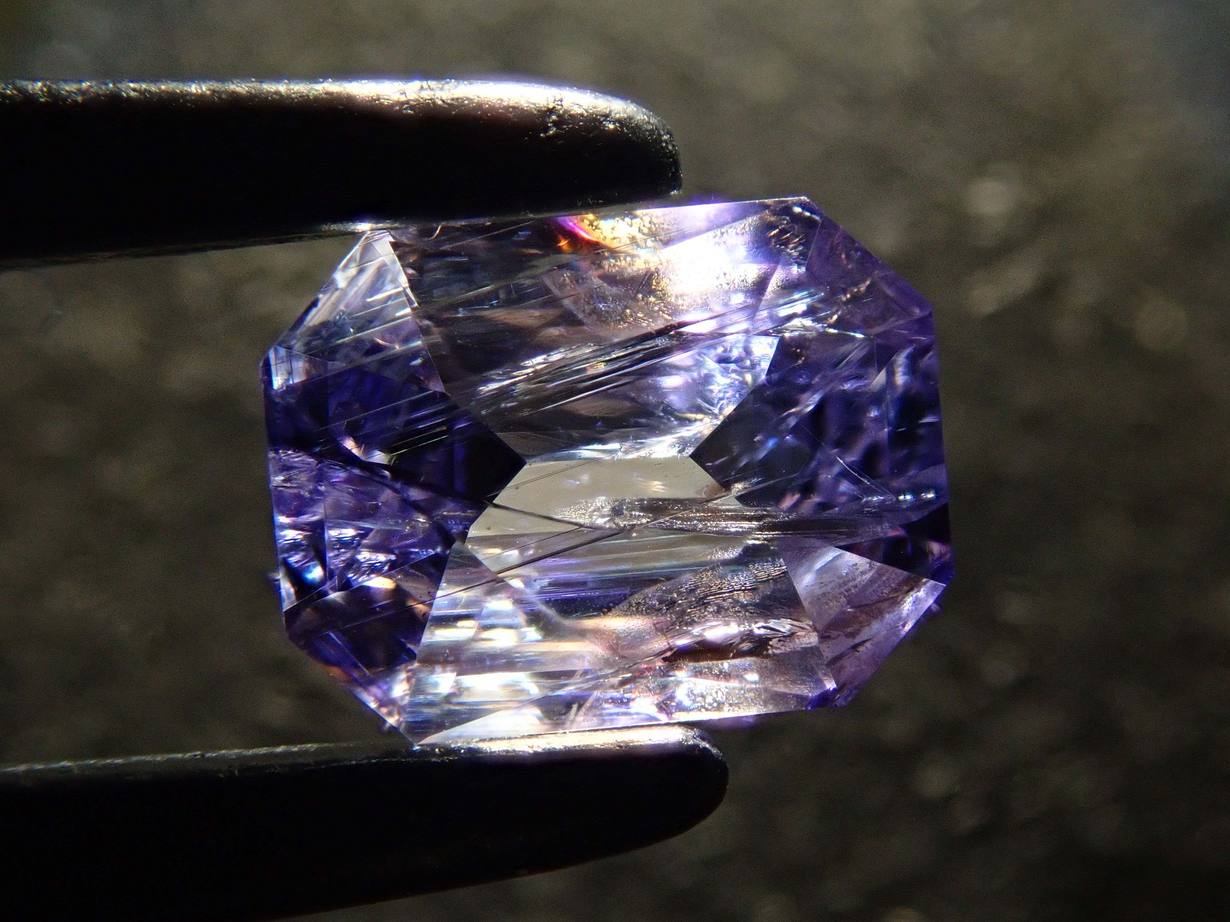 【12561518掲載】タンザニア産バイカラータンザナイト 0.419ctルース