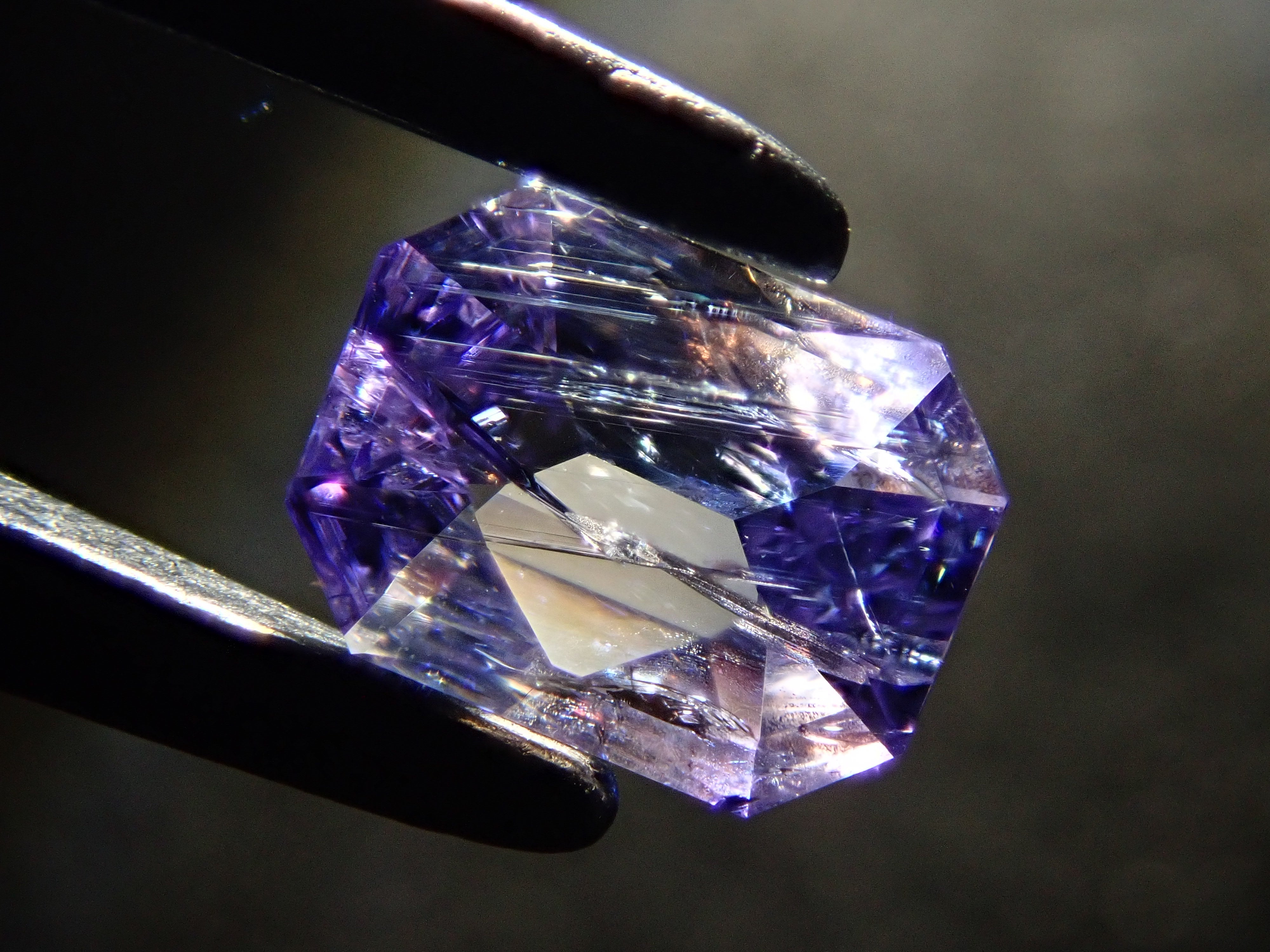 【12561518掲載】タンザニア産バイカラータンザナイト 0.419ctルース