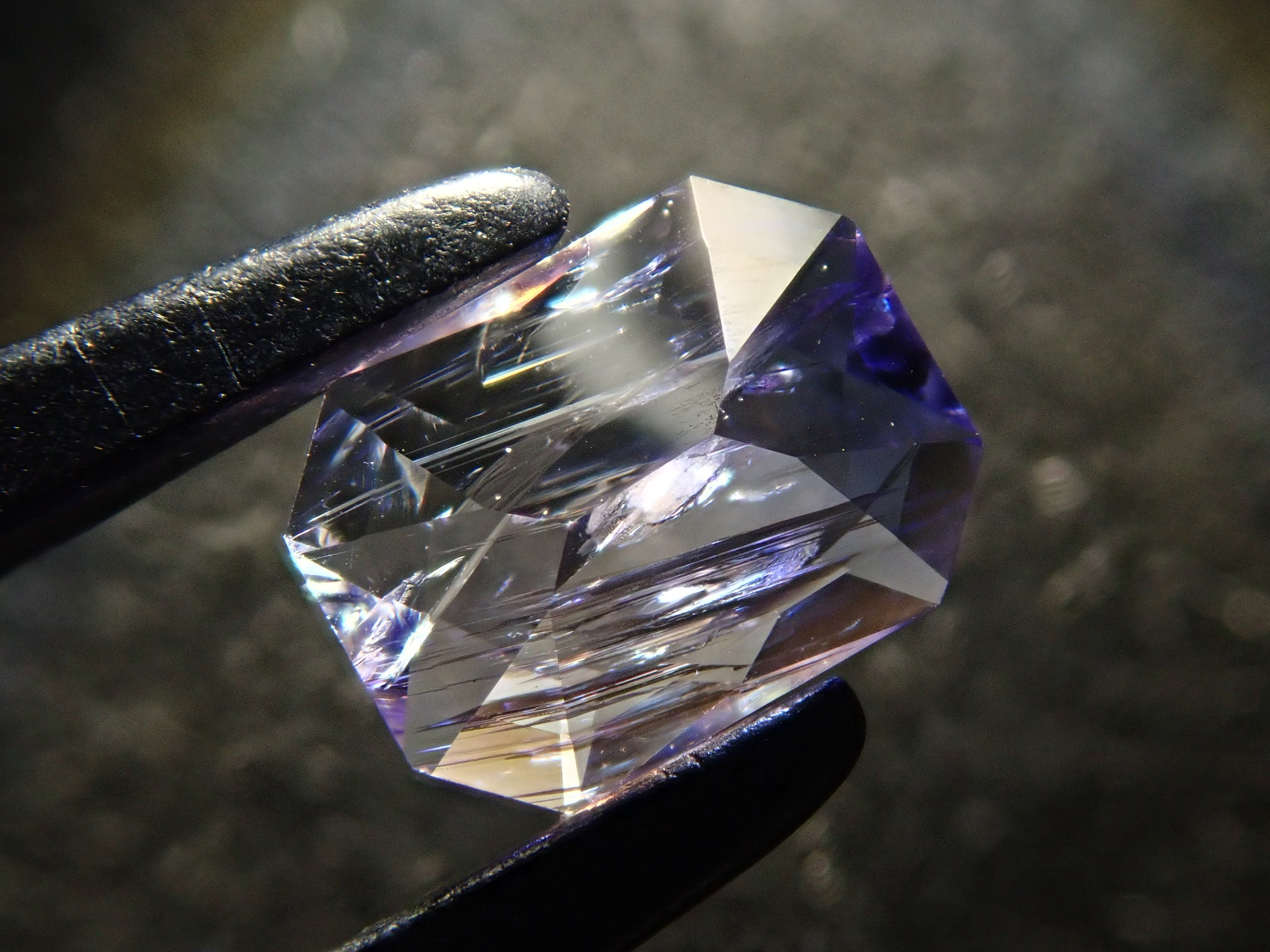 【12561518掲載】タンザニア産バイカラータンザナイト 0.419ctルース