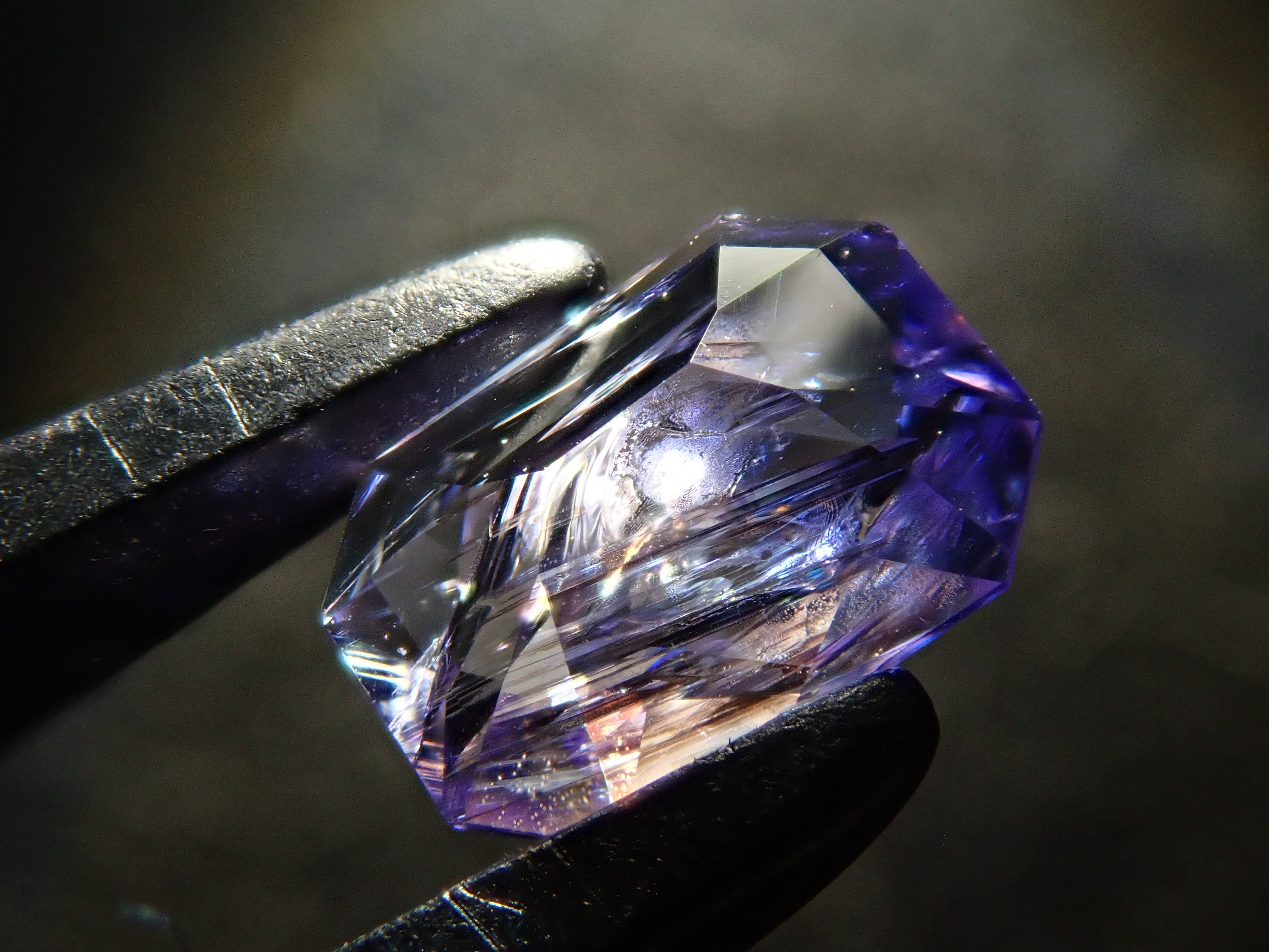 【12561518掲載】タンザニア産バイカラータンザナイト 0.419ctルース