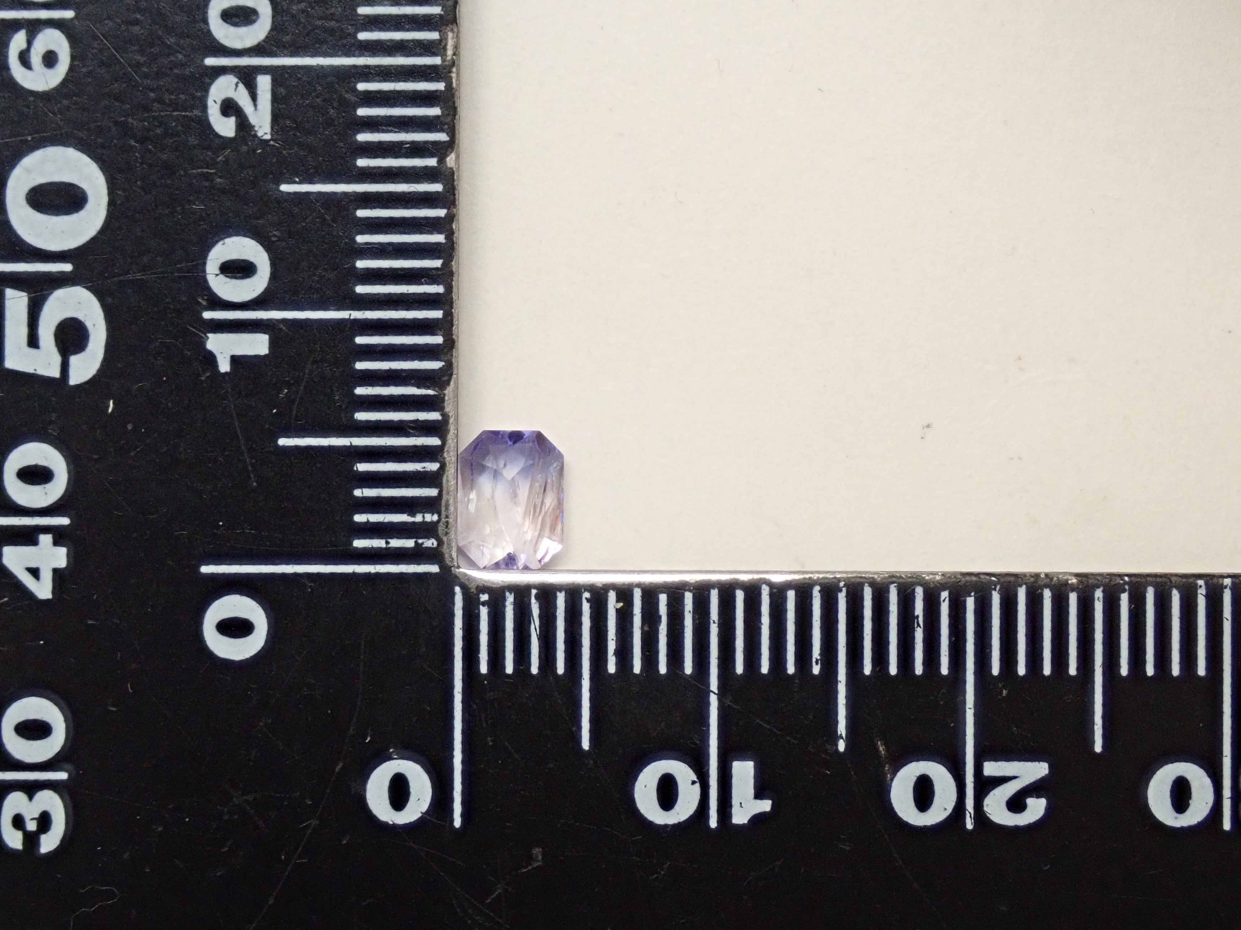 【12561518掲載】タンザニア産バイカラータンザナイト 0.419ctルース