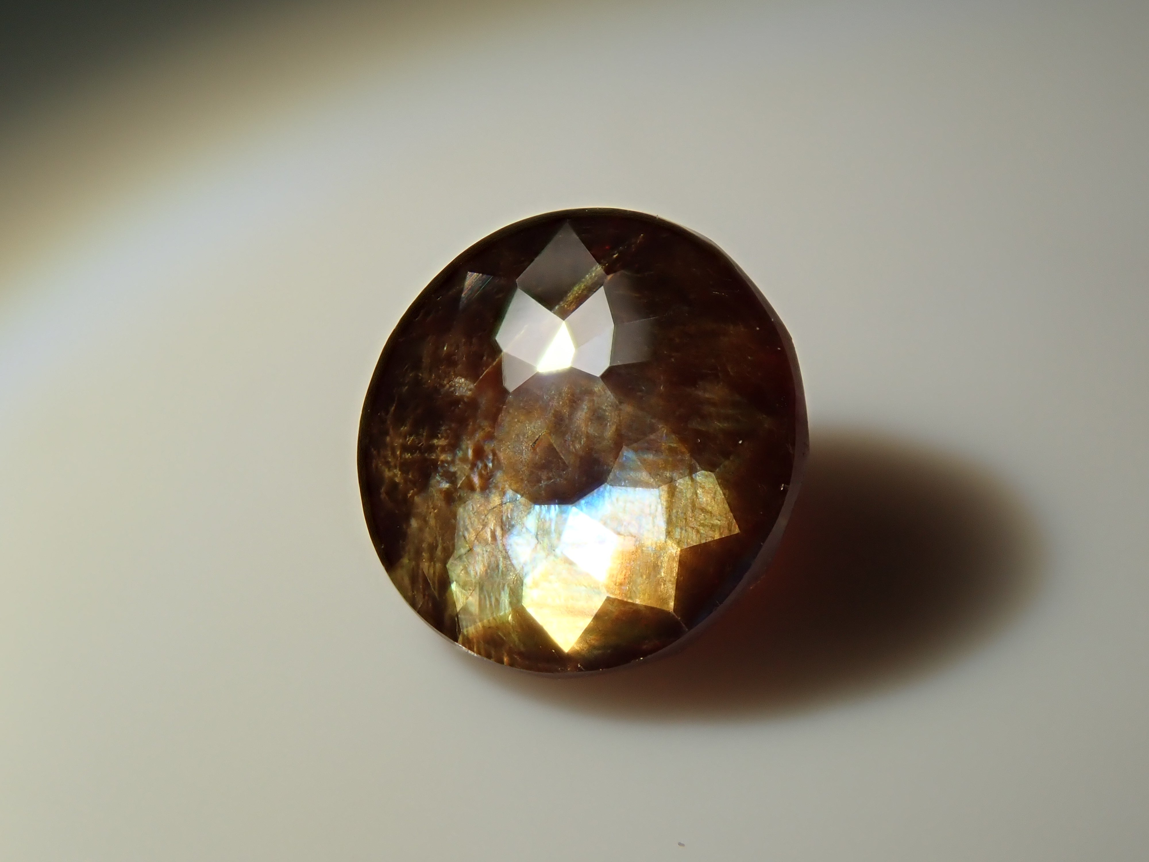 奈良県天川村産レインボーガーネット(アンドラダイトガーネット) 0.989ctルース