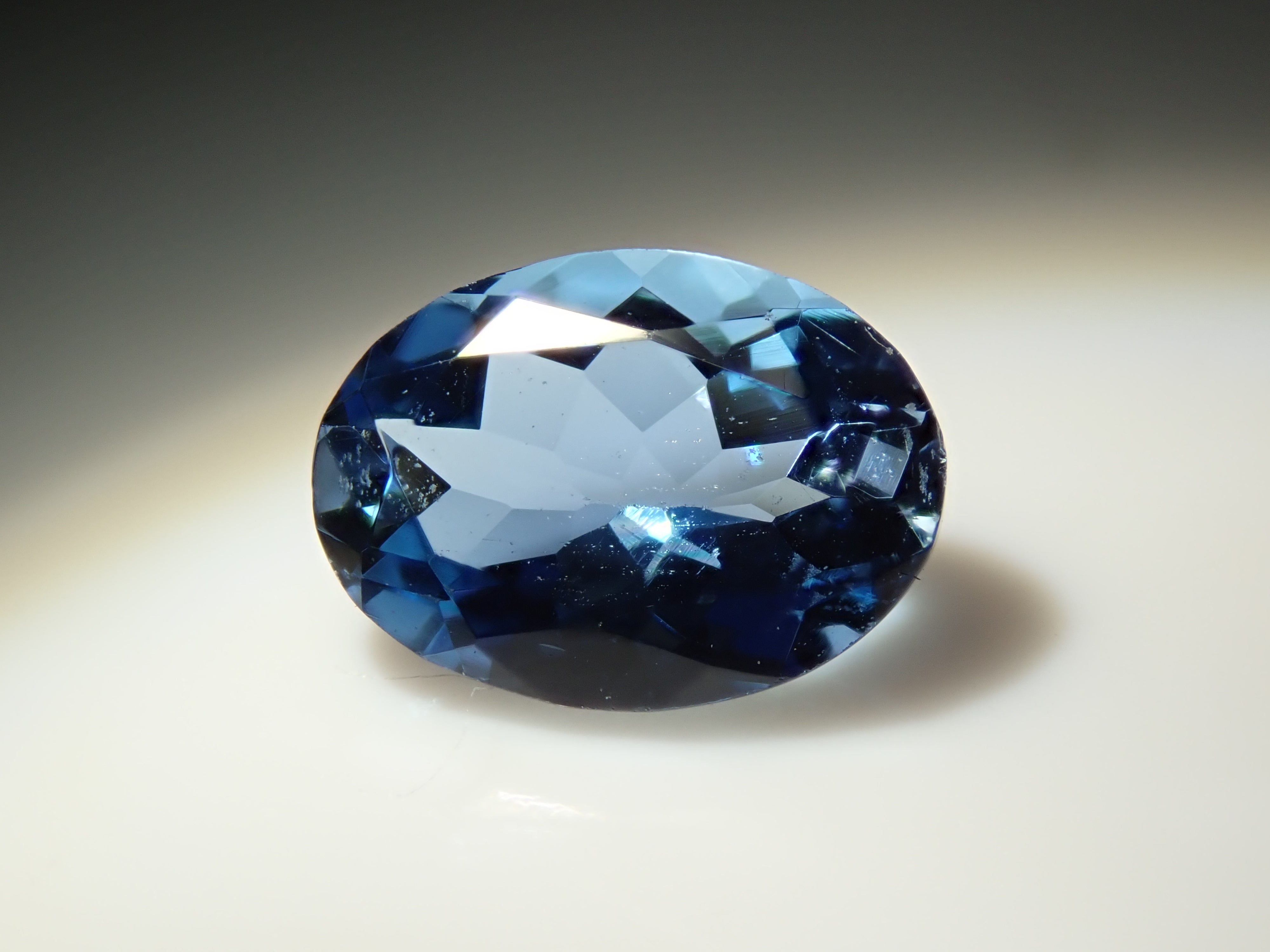 ブラジル産サンタマリアアクアマリン 0.669ctルース