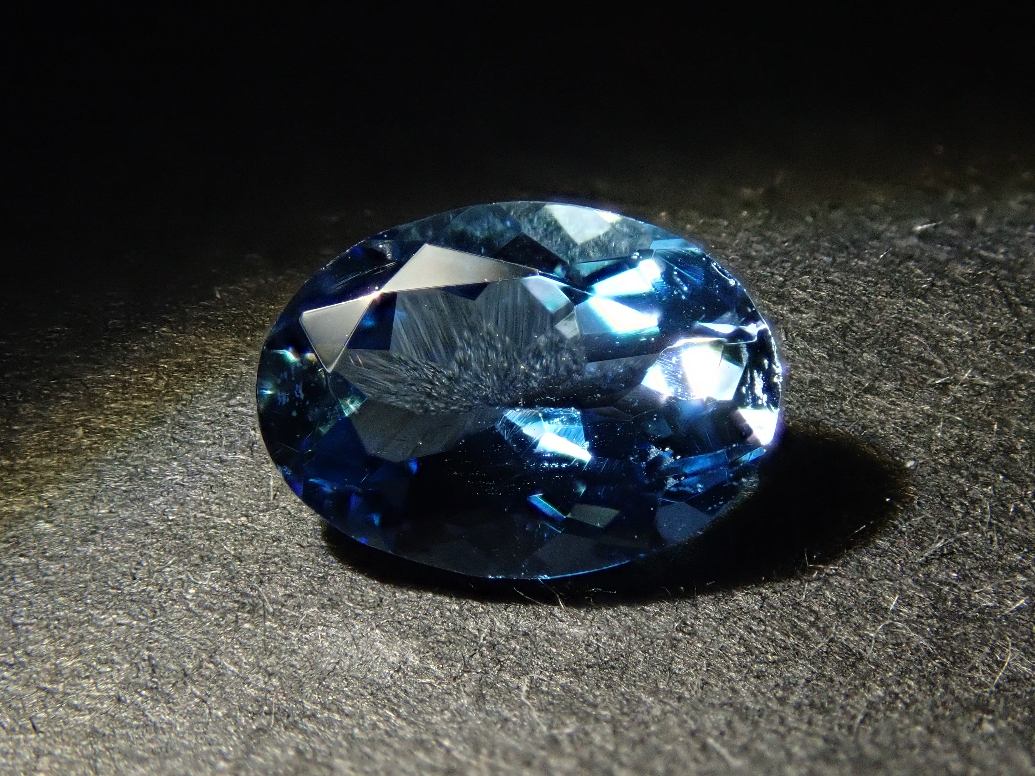 ブラジル産サンタマリアアクアマリン 0.669ctルース