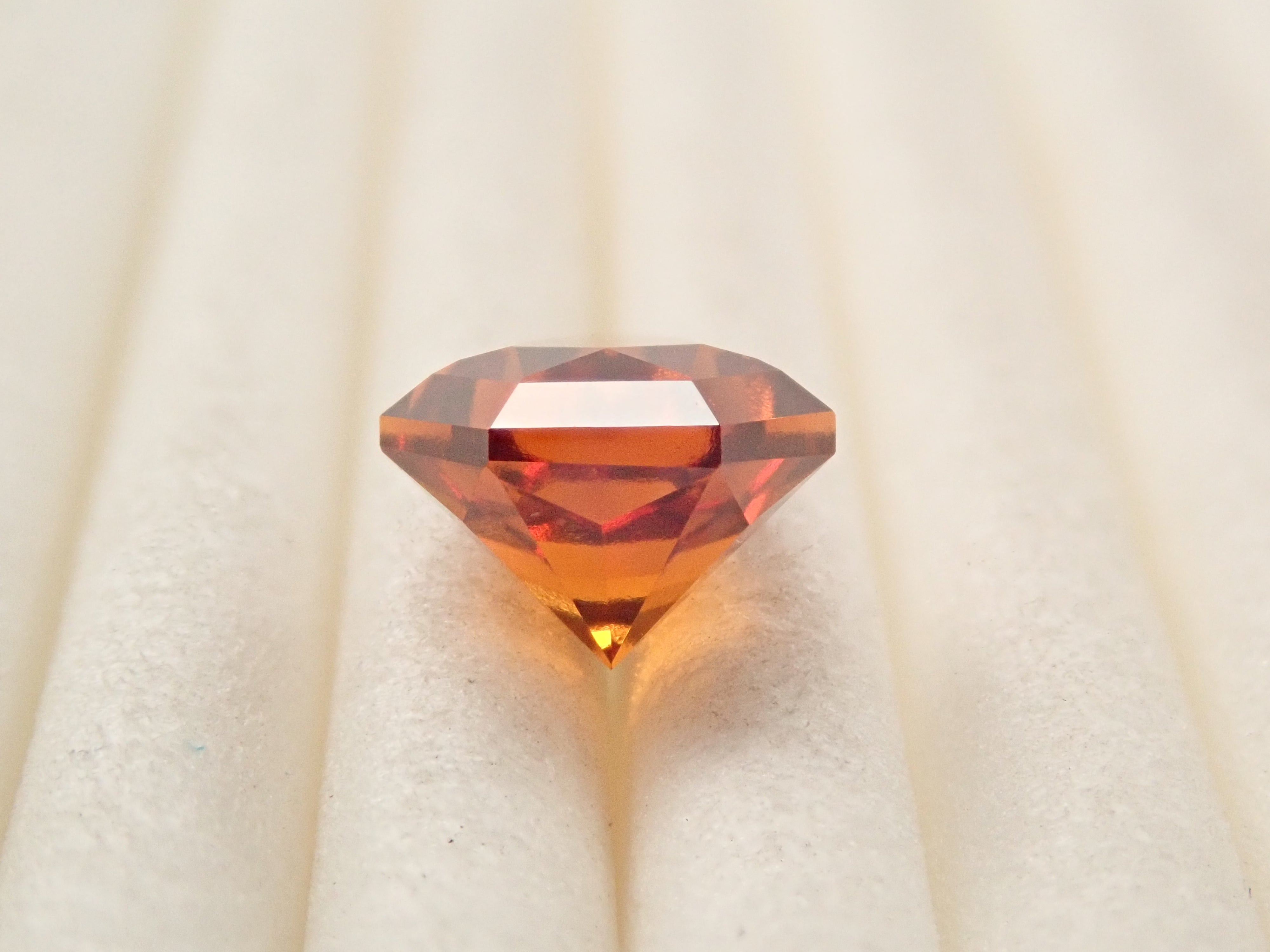 【12561614掲載】スリランカ産ヘソナイトガーネット 1.674ctルース